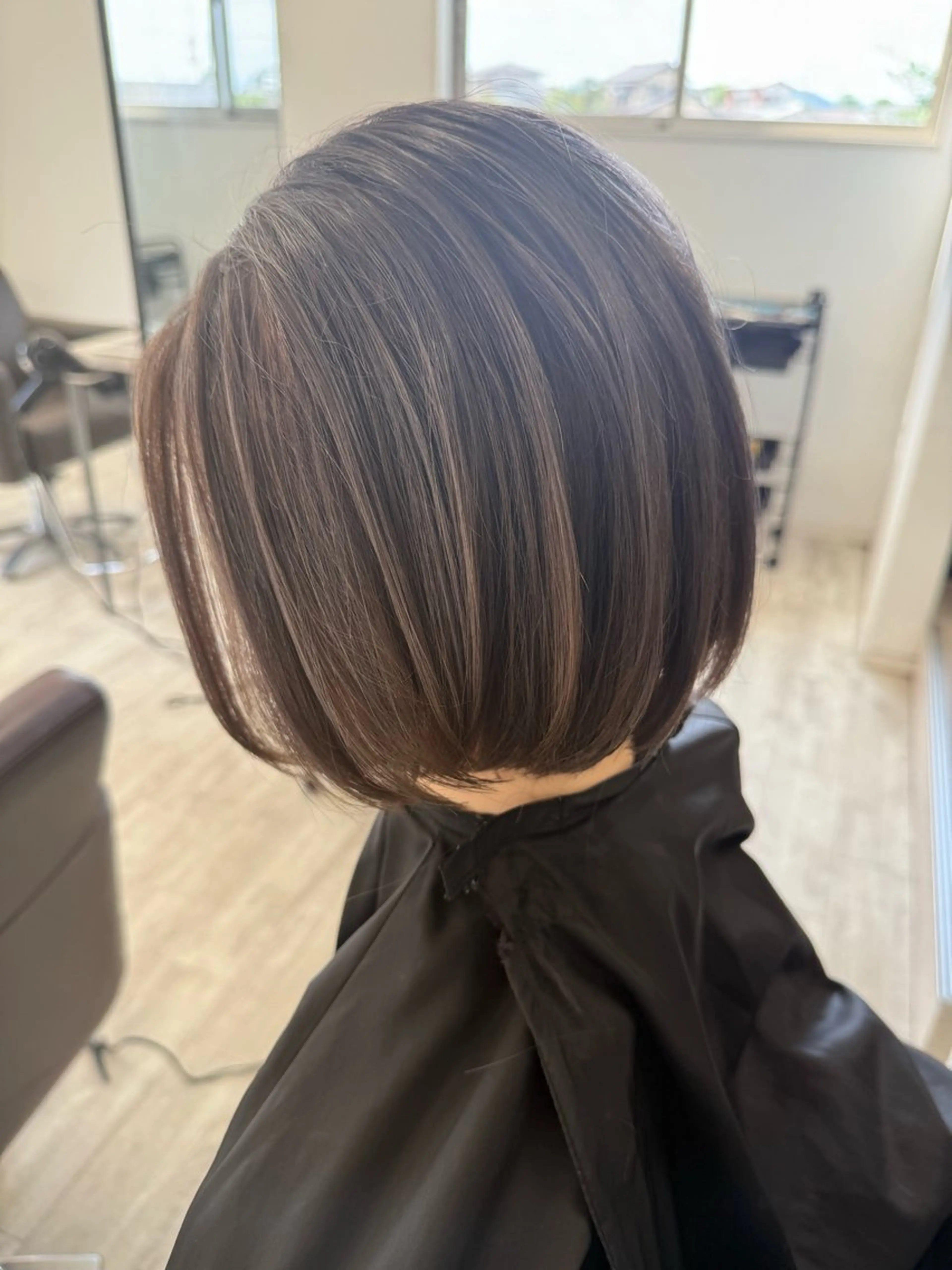 ショート カラー バレイヤージュ レイヤーカット ヘアカラー 二宮 真愛のヘアスタイル