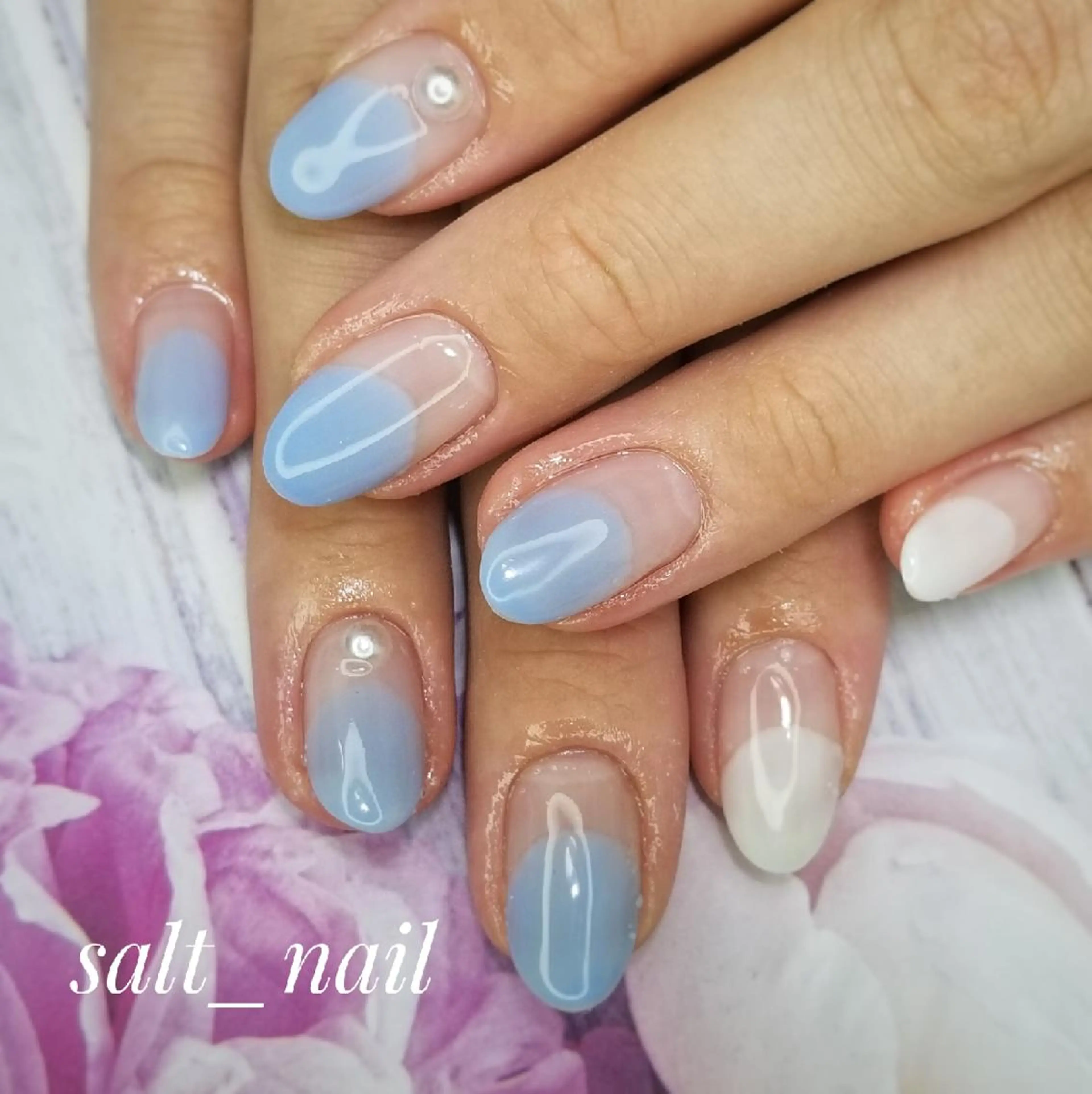 ネイル アートネイル ブルー フレンチネイル 逆フレンチ シンプルネイル 個人サロン saltnailのネイルデザイン