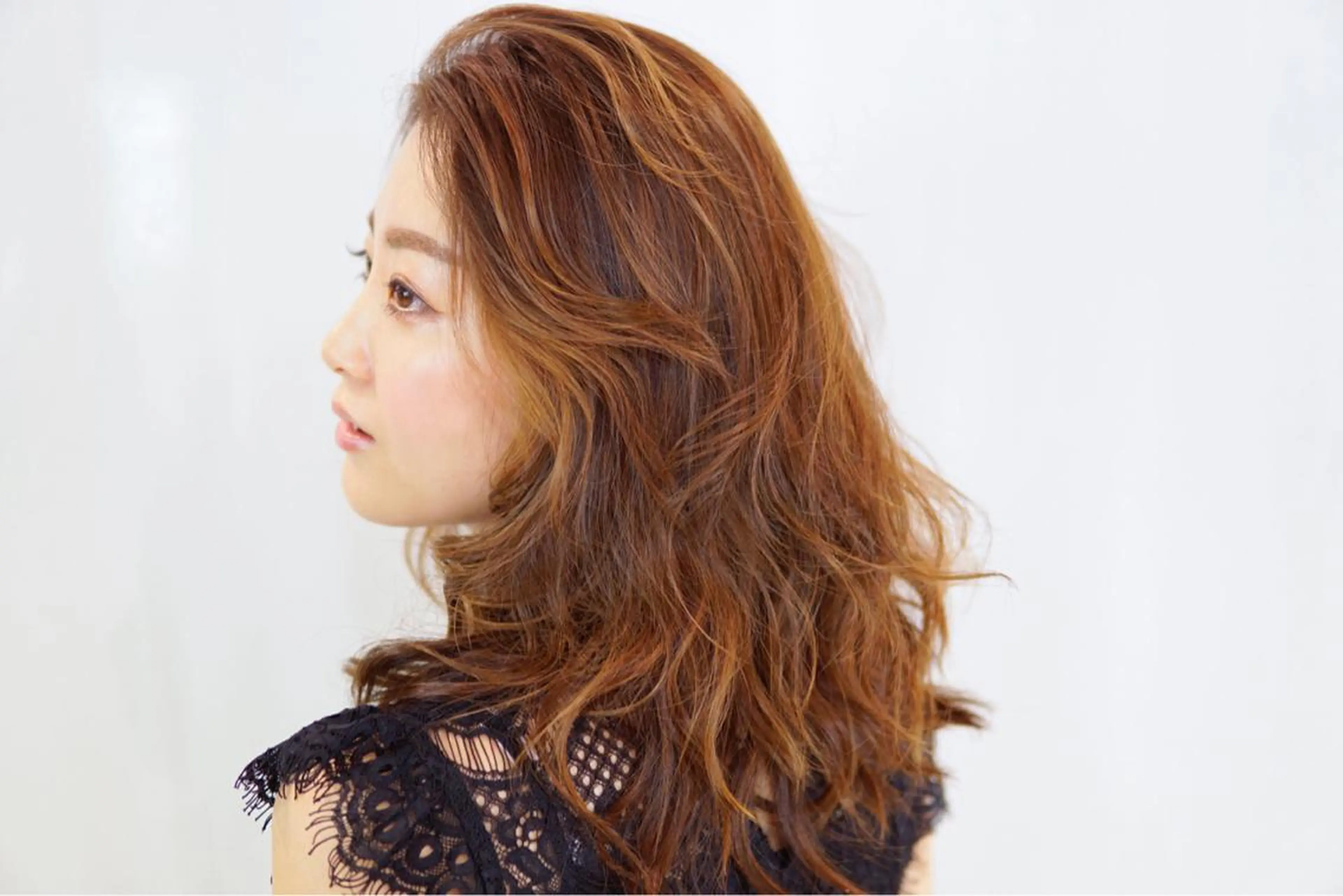 セミロング ロング カラー パーマ ハイライトカラー ハイライト 髪質改善、エクステ 山口卓哉のヘアスタイル