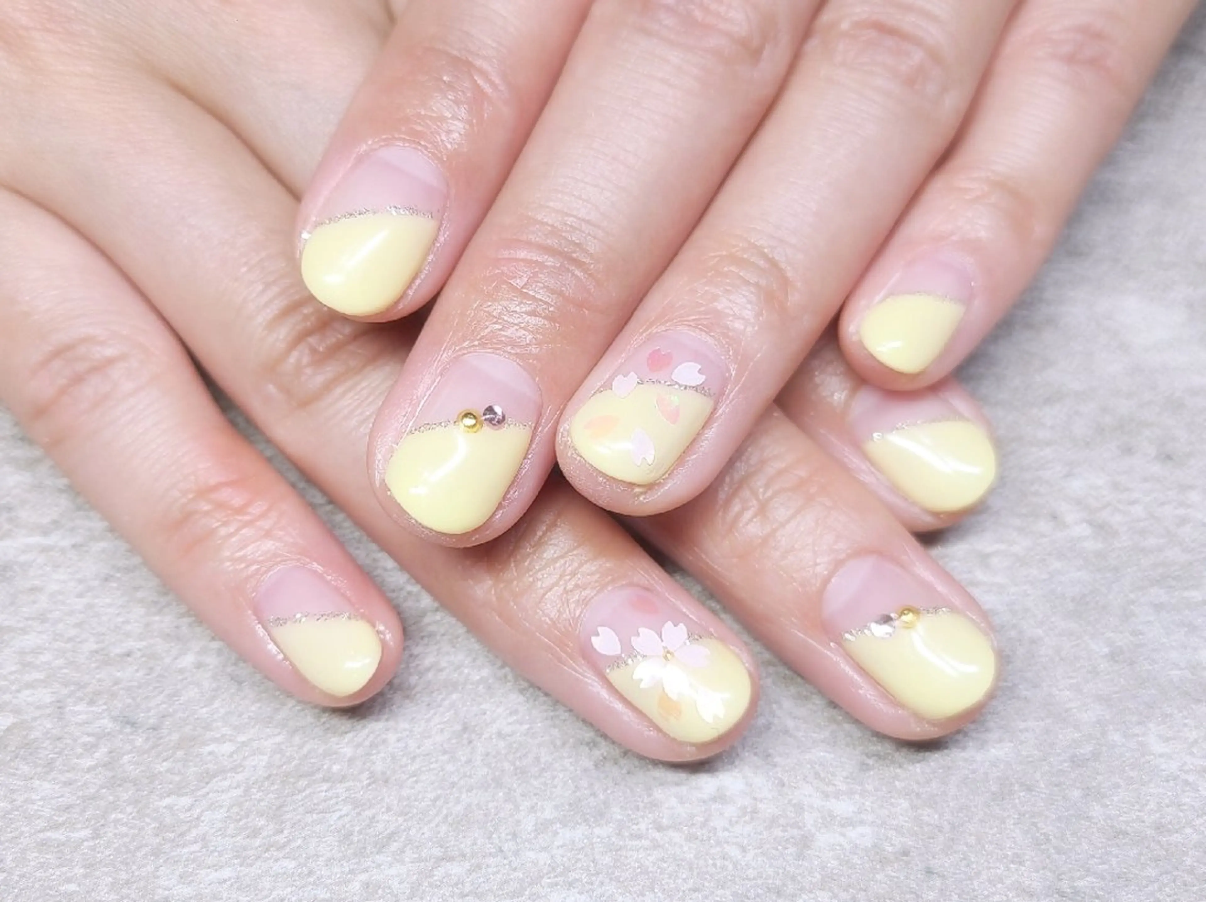 ネイル 桜ネイル フレンチネイル ホログラムネイル 斜めフレンチ ハンドネイル Coquille ネイル　ハセガワのネイルデザイン