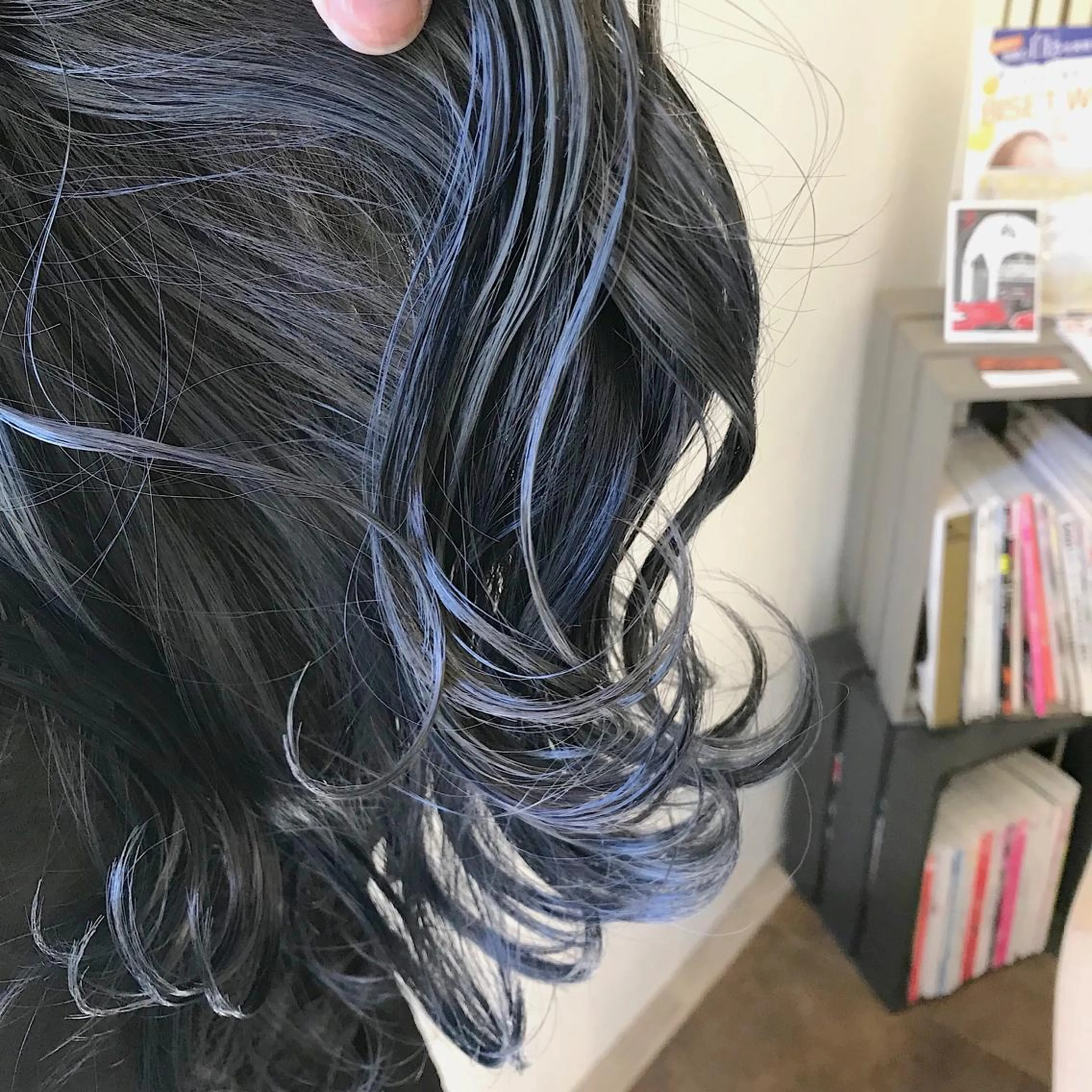 ロング カラー ブルーカラー ヘアカラー トリートメント lani ブリーチ /ダブルカラーのヘアスタイル