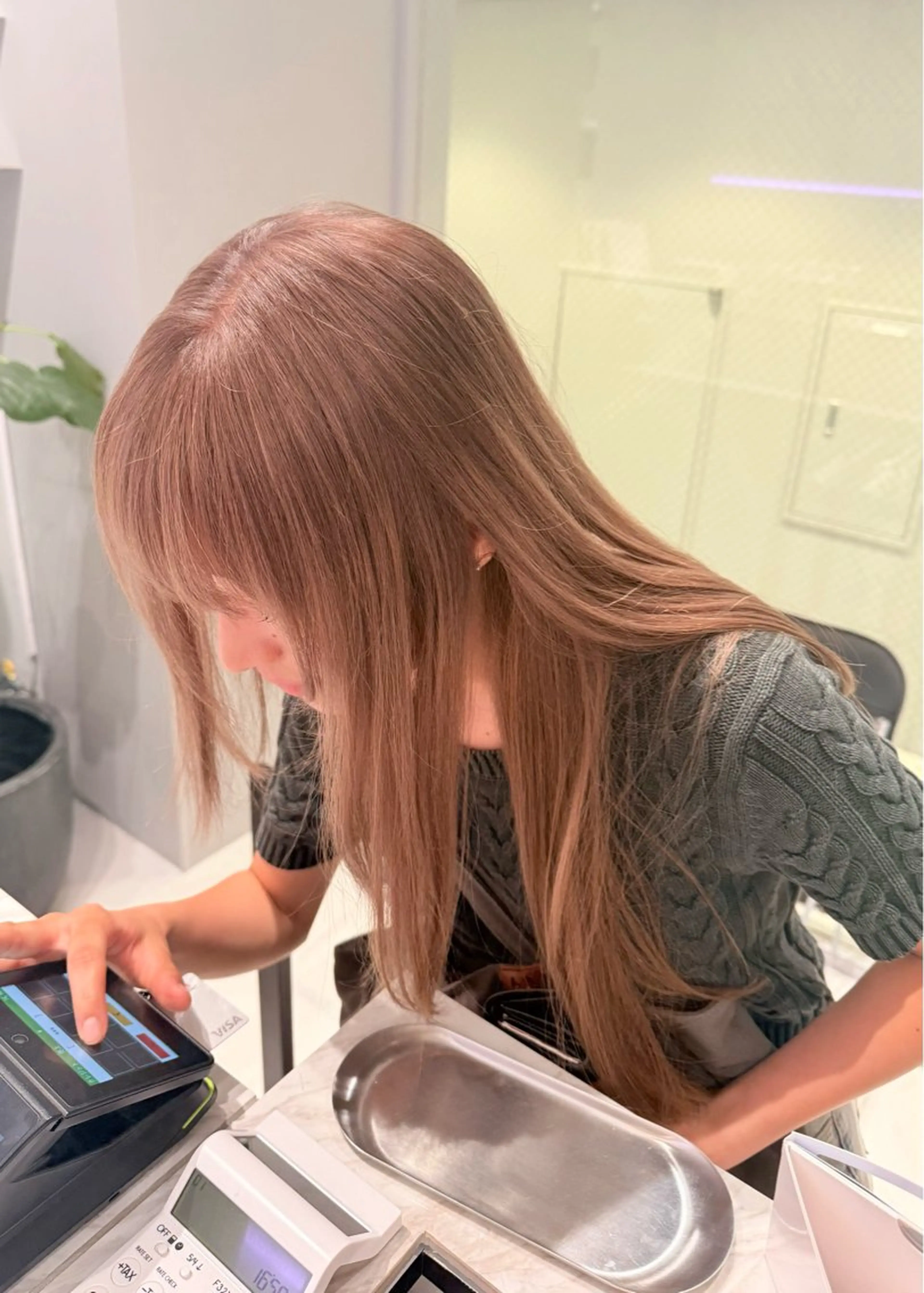 ロング カラー カット ヘアカラー トリートメント ハイトーンレイヤー 顔まわりSOTAのヘアスタイル