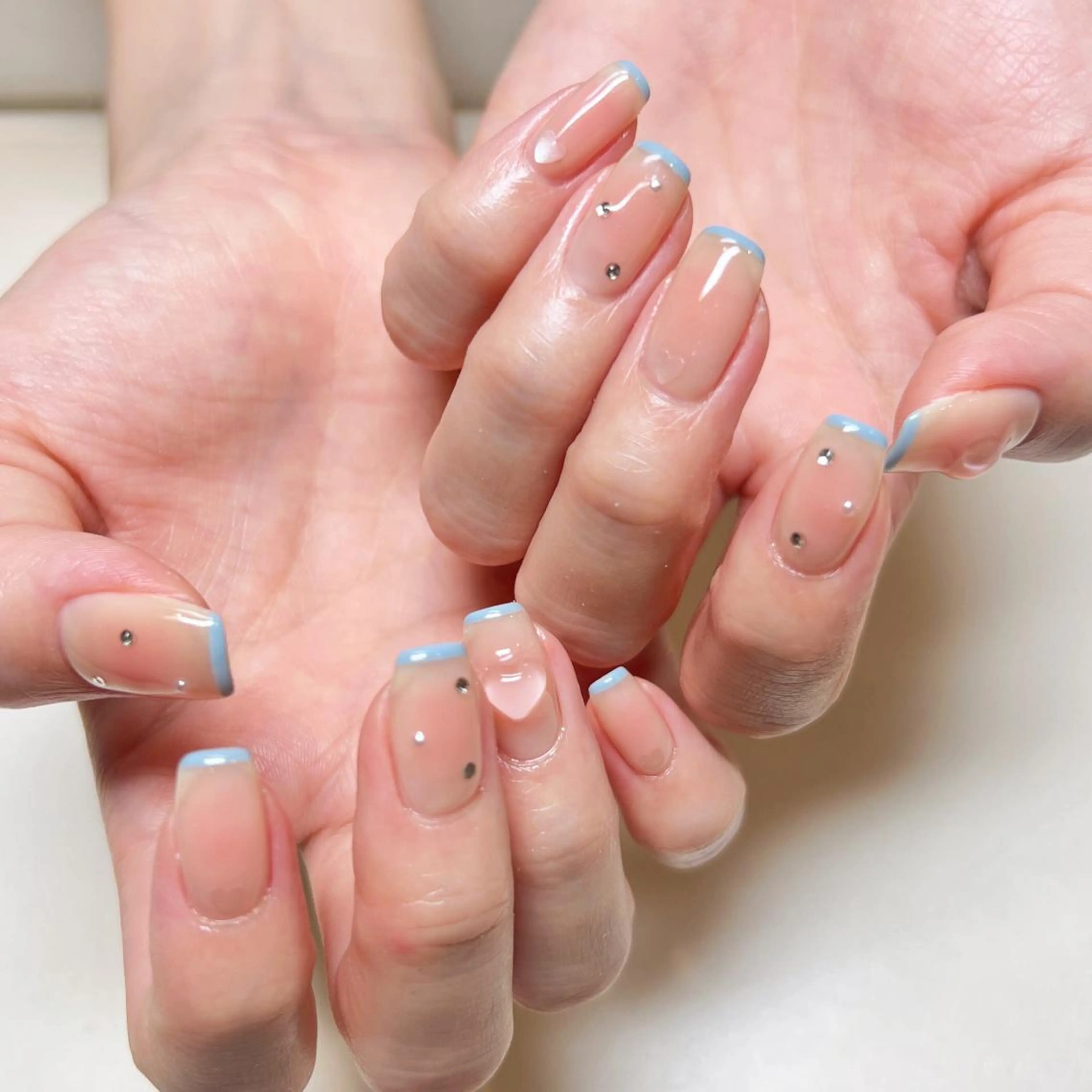 ネイル アートネイル ブルー チークネイル フレンチネイル ハート ハンドネイル REHTOF ｜朝7時Open☀️のネイルデザイン