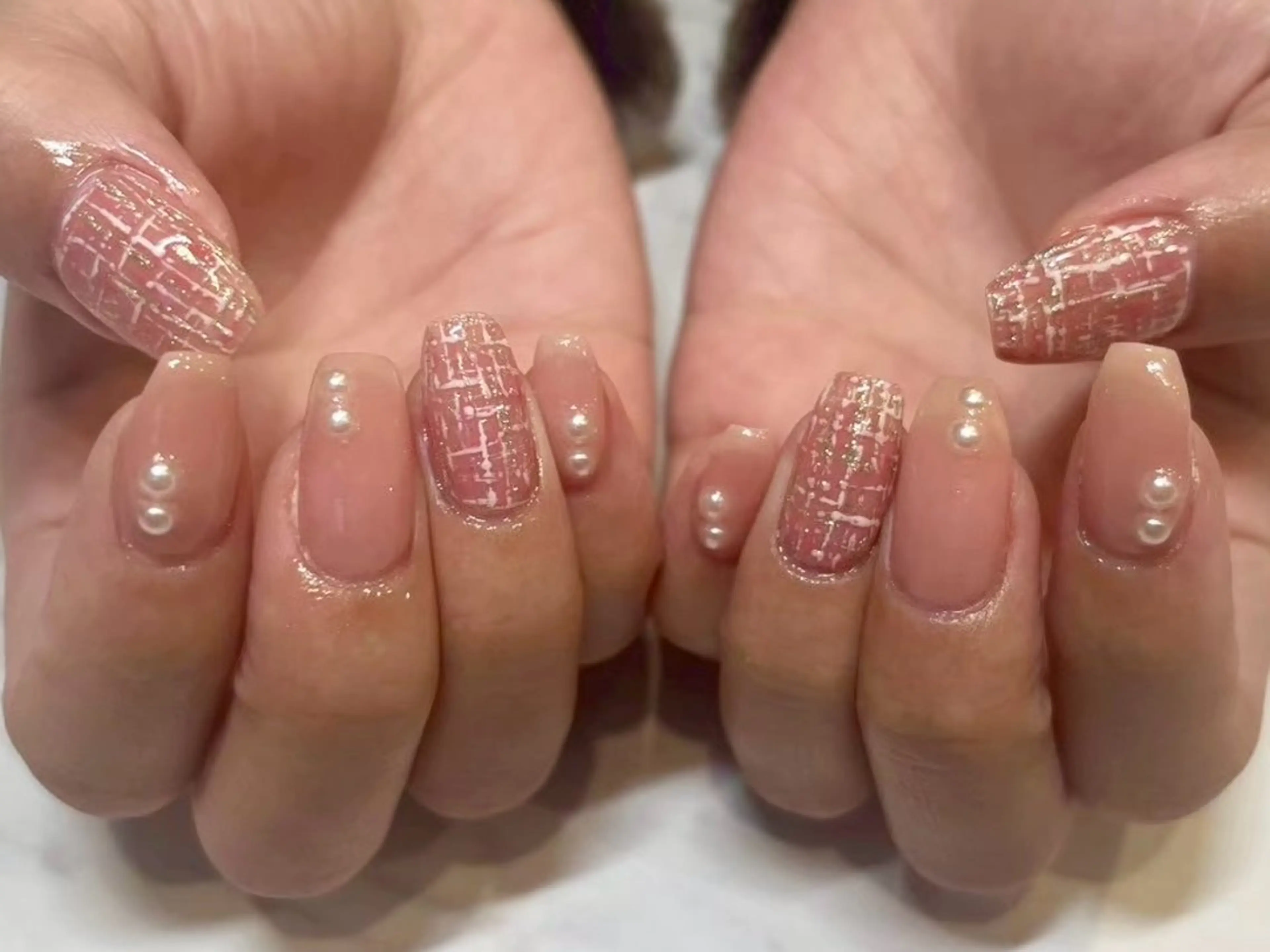 ネイル ピンク ツイードネイル 🫧ちゅるん/韓国 Ayano𓈒🎀のネイルデザイン