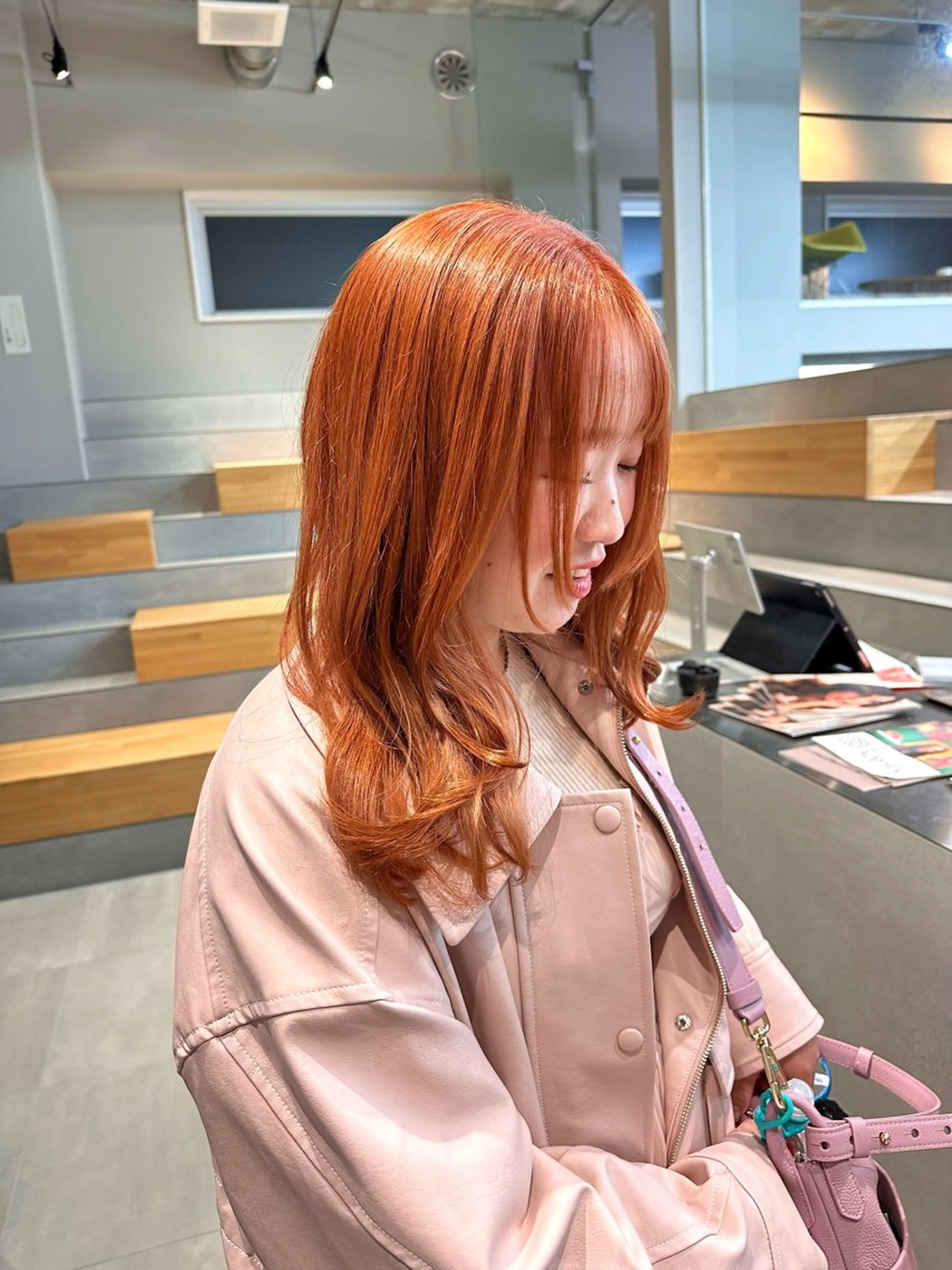 セミロング カラー ベージュカラー オレンジ オレンジベージュ 染谷 遥花のヘアスタイル
