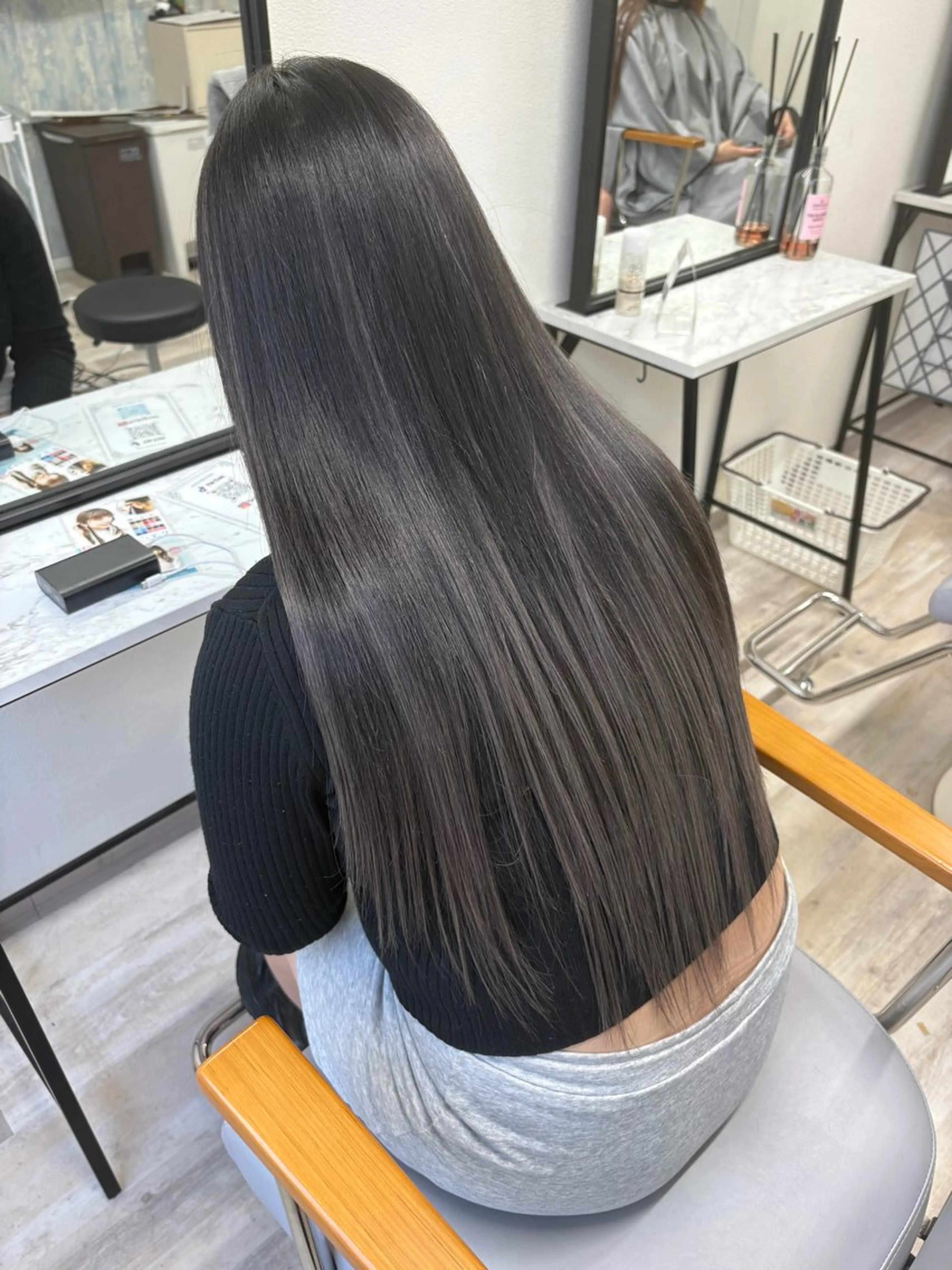 ロング uiki シールエクステのヘアスタイル