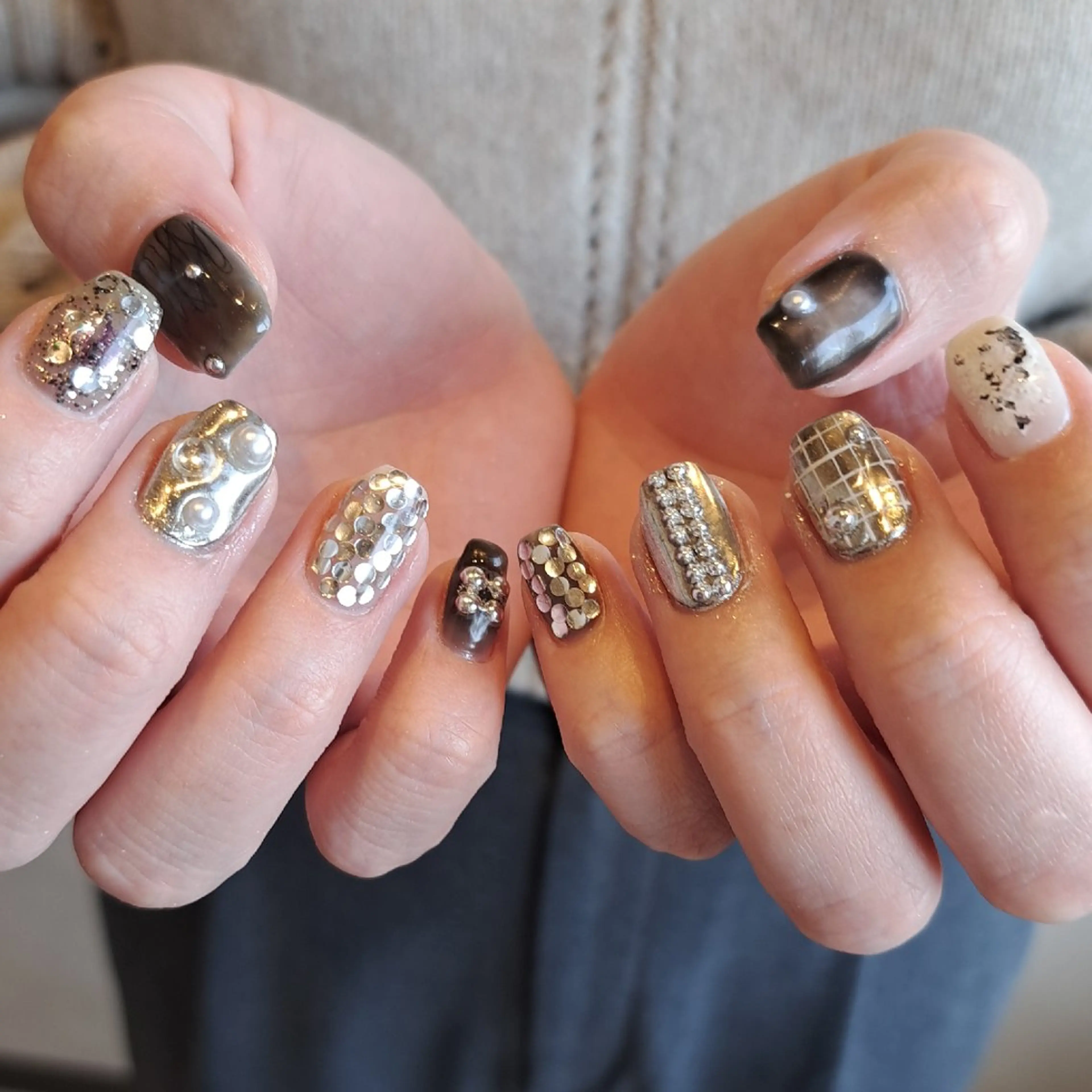 ネイル アートネイル ジェルネイル 持ち込み ニュアンスネイル シルバー Nail mood デザイン持ち込みokのネイルデザイン