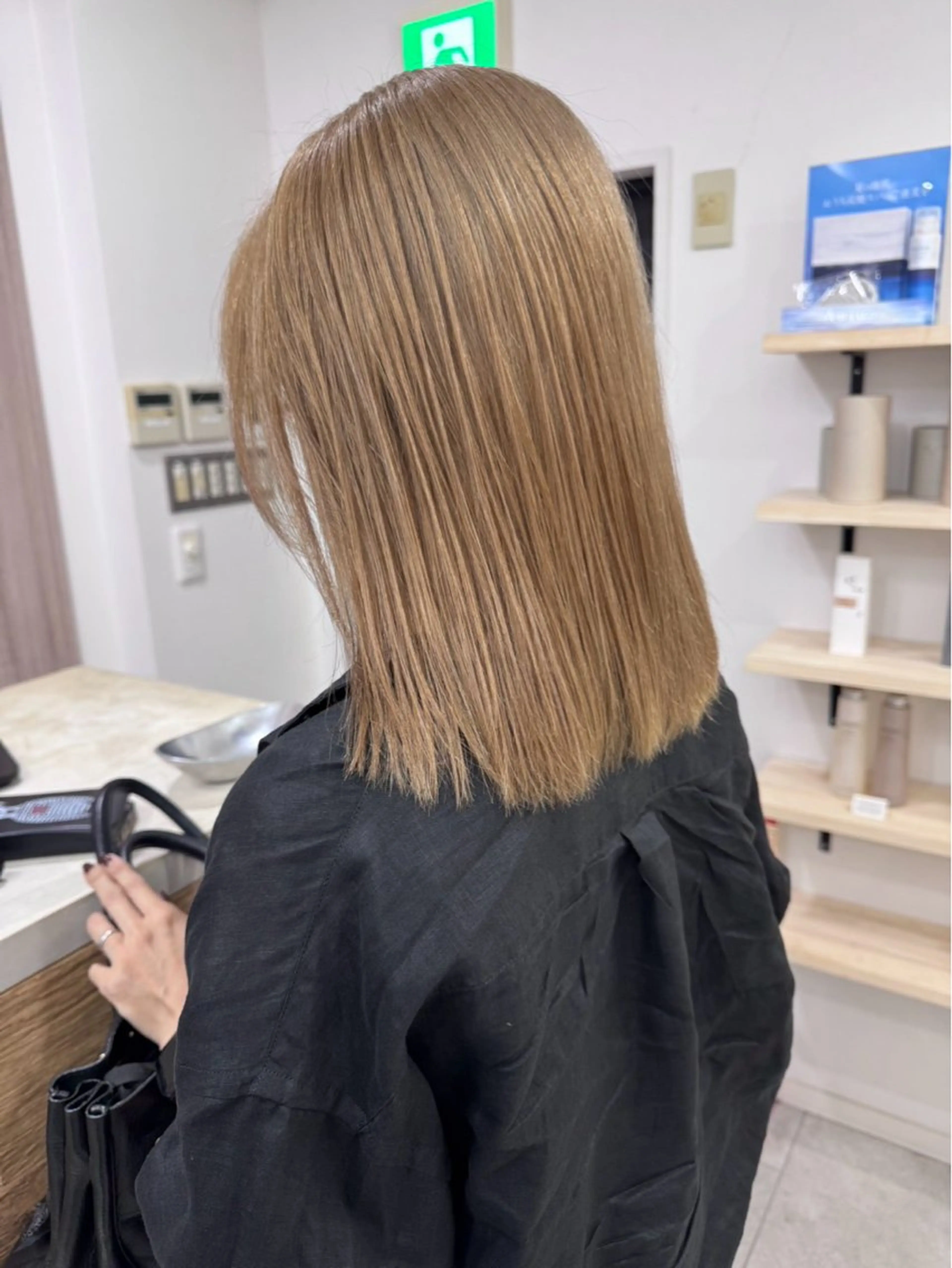 ミディアム カラー 切りっぱなしボブ ベージュカラー ブリーチ ミルクティーベージュ ボブ takumi/パーマ /バレイヤージュのヘアスタイル