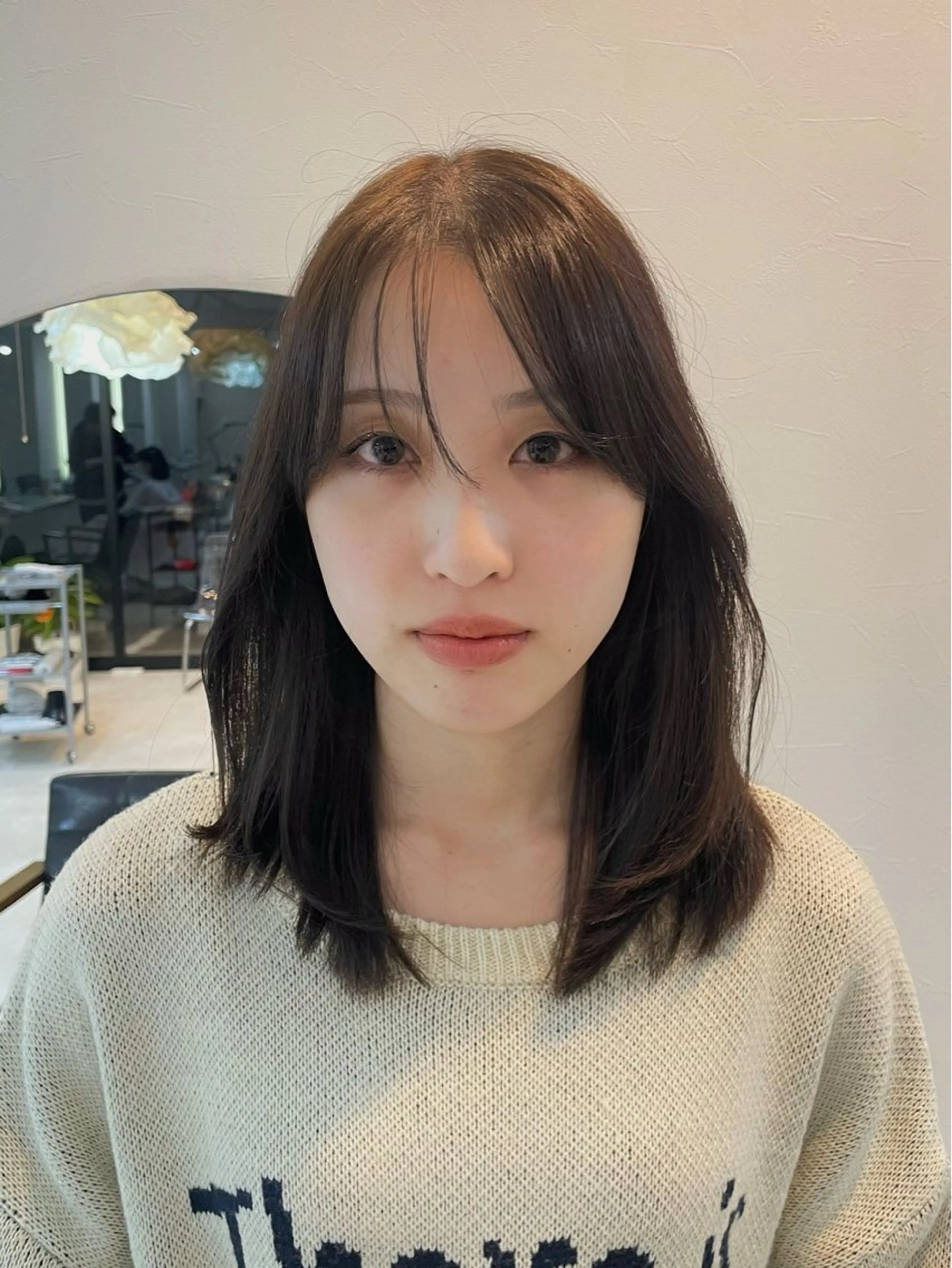 ミディアム アッシュ レイヤーカット カット ヘアカラー トリートメント 前川 瑞希のヘアスタイル