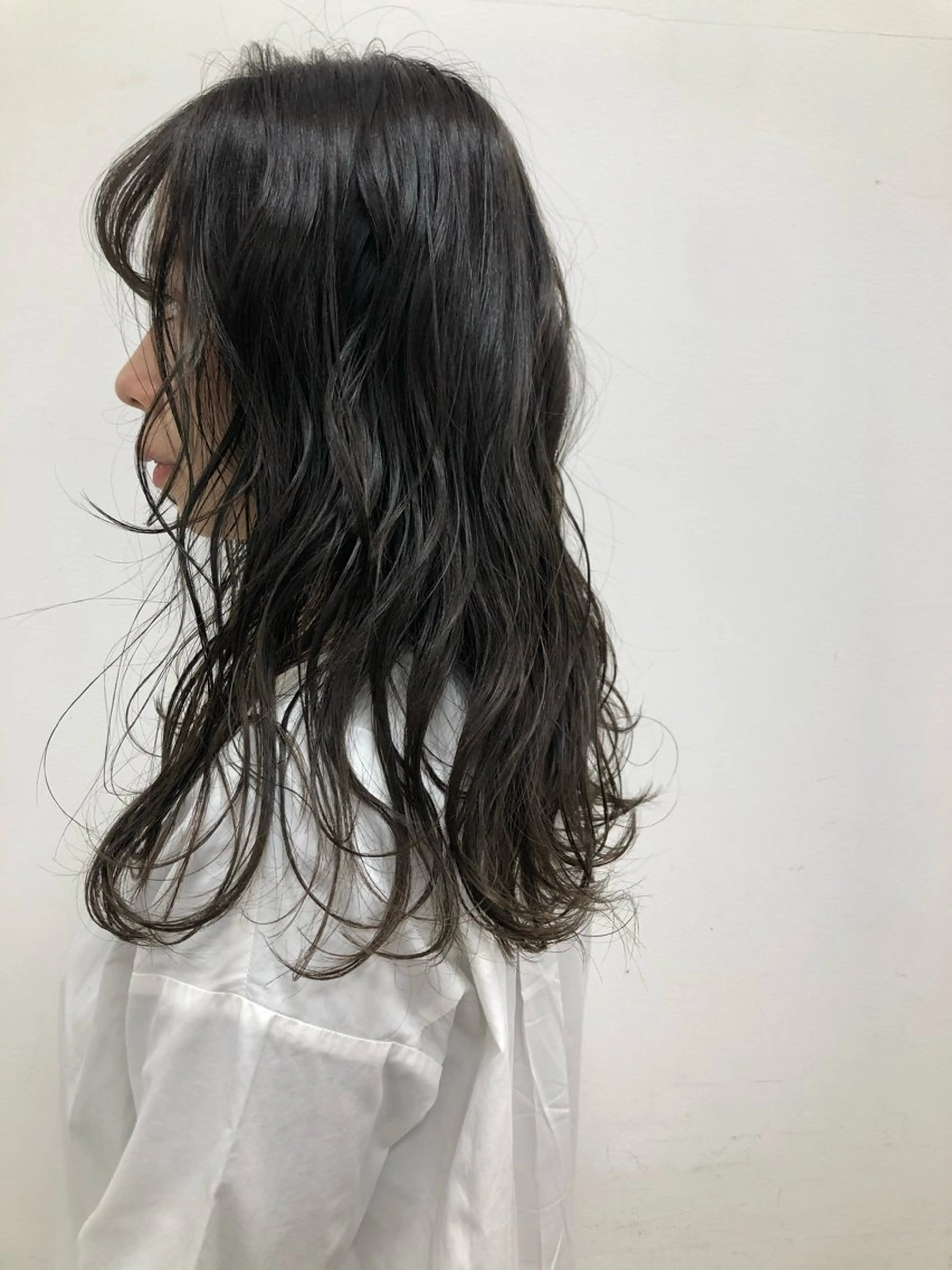 カラー グレージュ オリーブグレージュ オリーブグレー 元島海聖 DIVADIVOのヘアスタイル