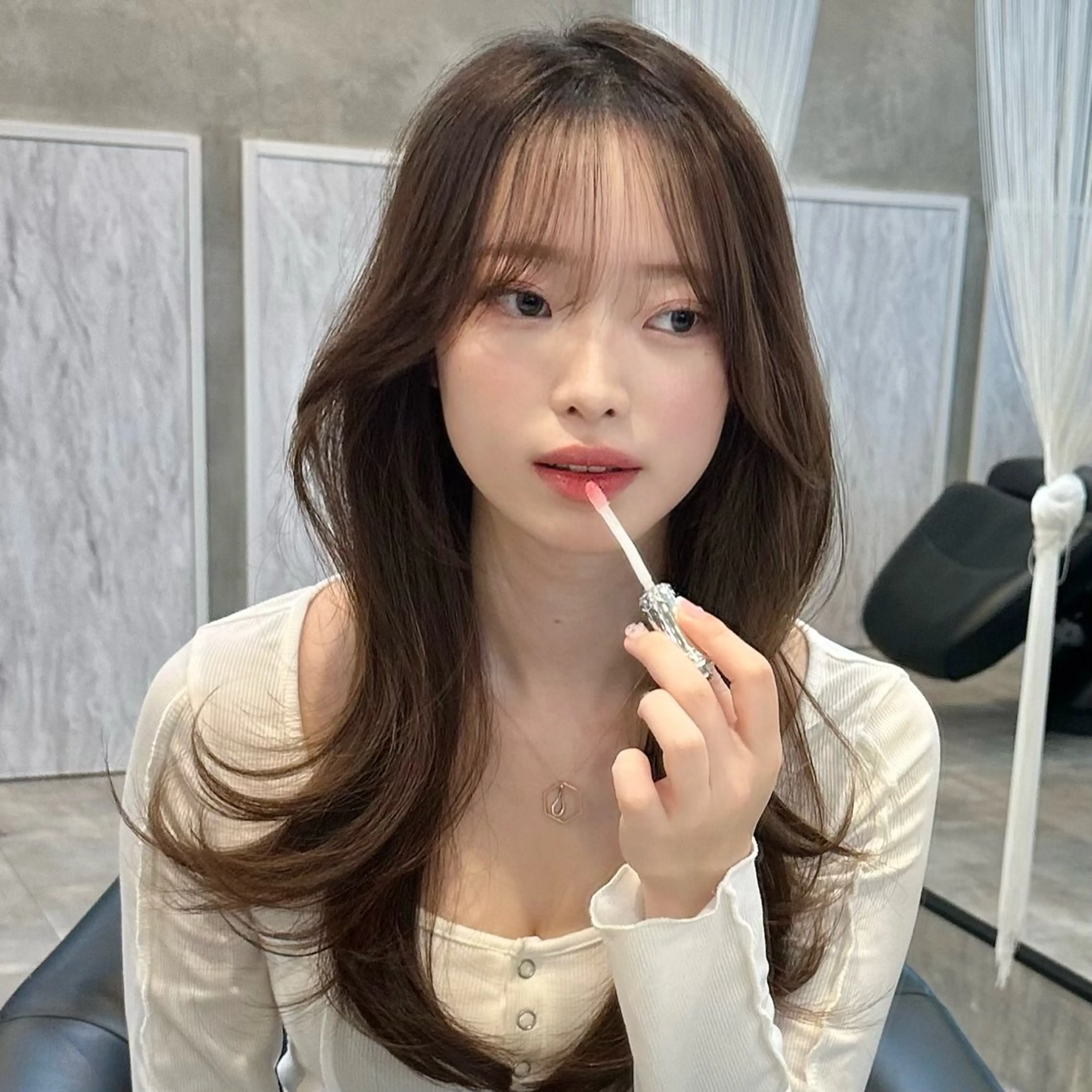 ミディアム カット ヘアカラー トリートメント 🌹ハッシュカット、 レイヤー韓国ヘア🌹のヘアスタイル