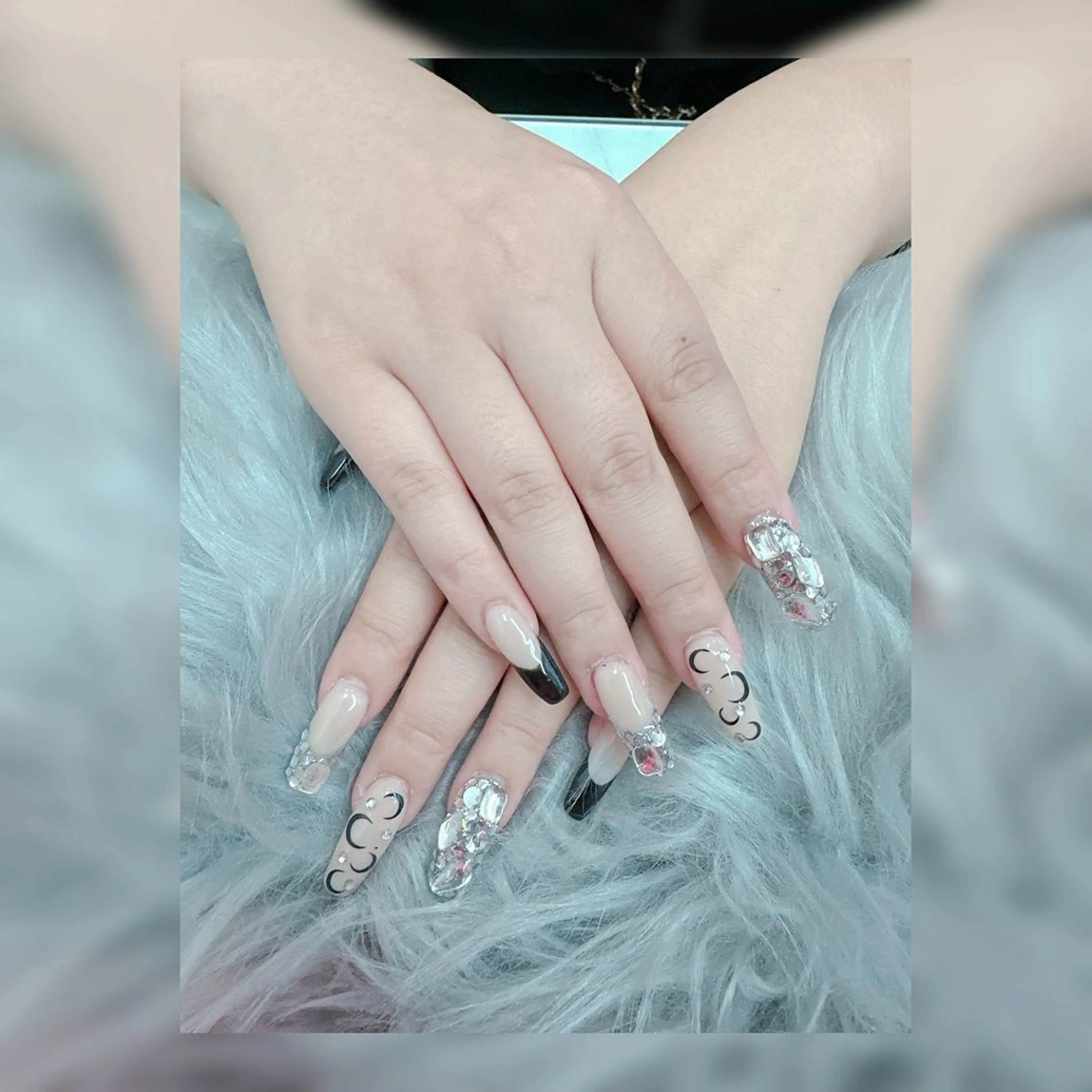 他店オフ＋長さだし（チップ）＋デザインネイル（ストーンつけ放題＋パーツ2個まで無料）の写真