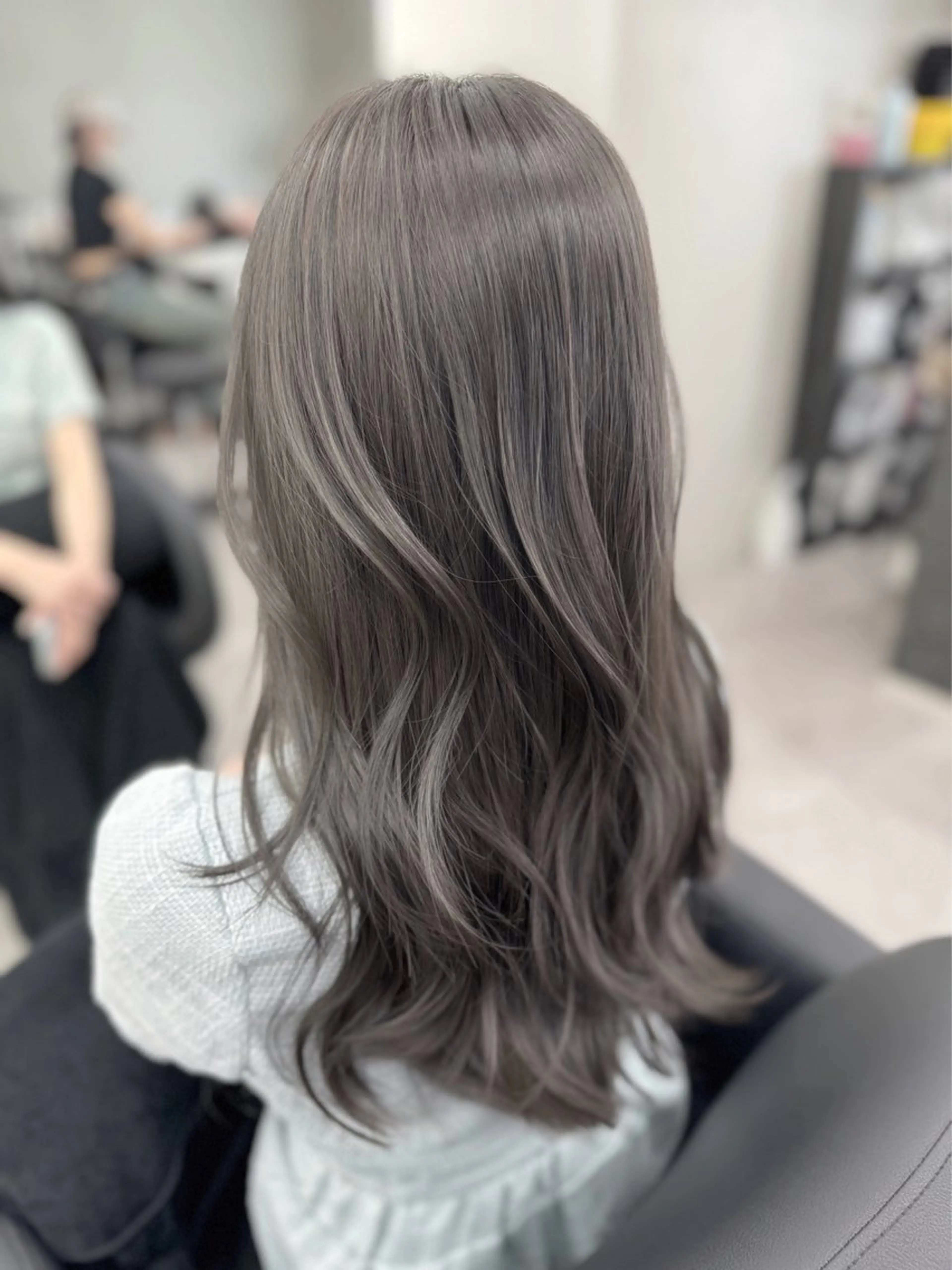 ロング カラー アッシュ ブリーチ ダブルカラー グレージュ ブリーチなしカラー ヘアカラー なんば髪質改善カラー Ardoreのヘアスタイル