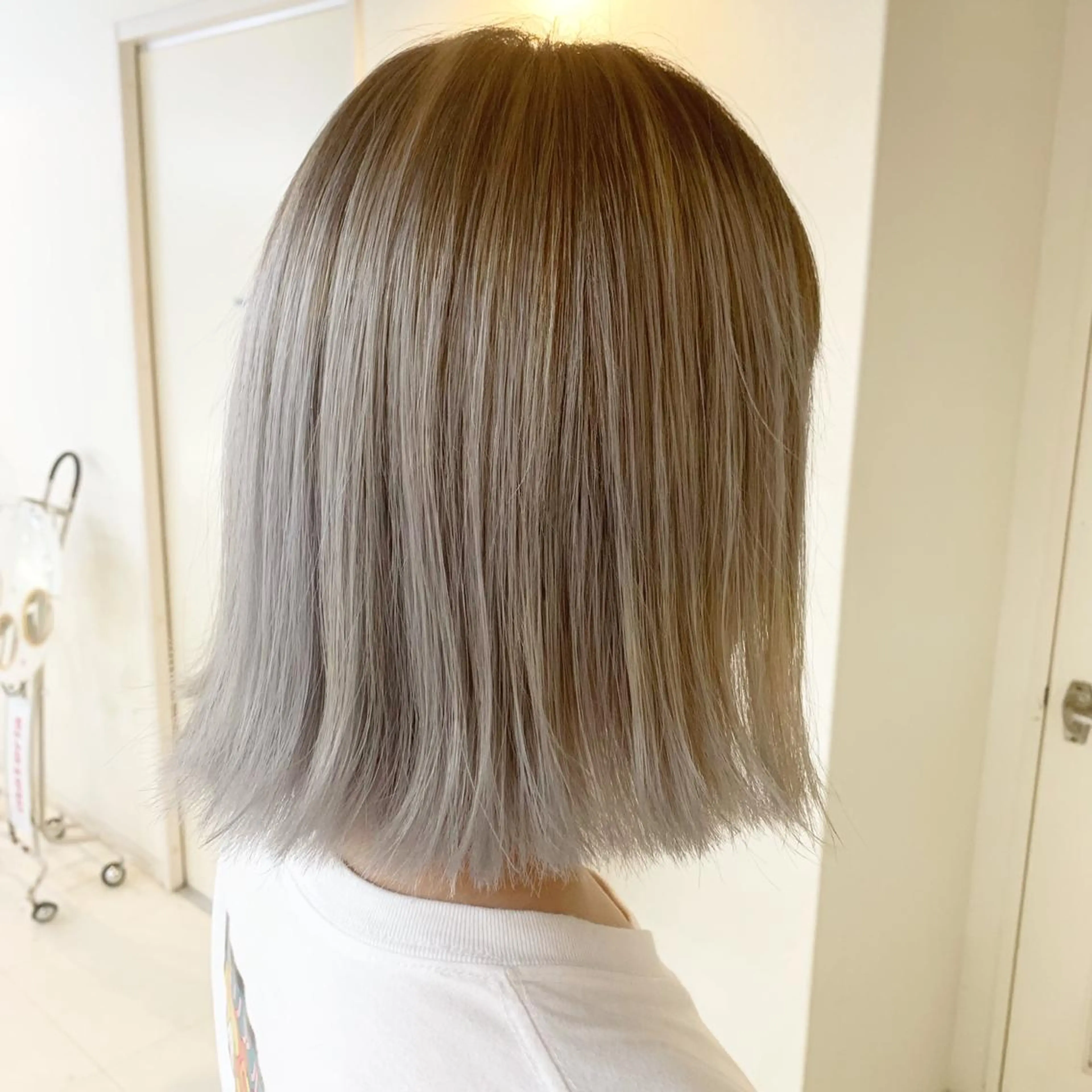 カラー ブリーチ 渡辺 健太のヘアスタイル