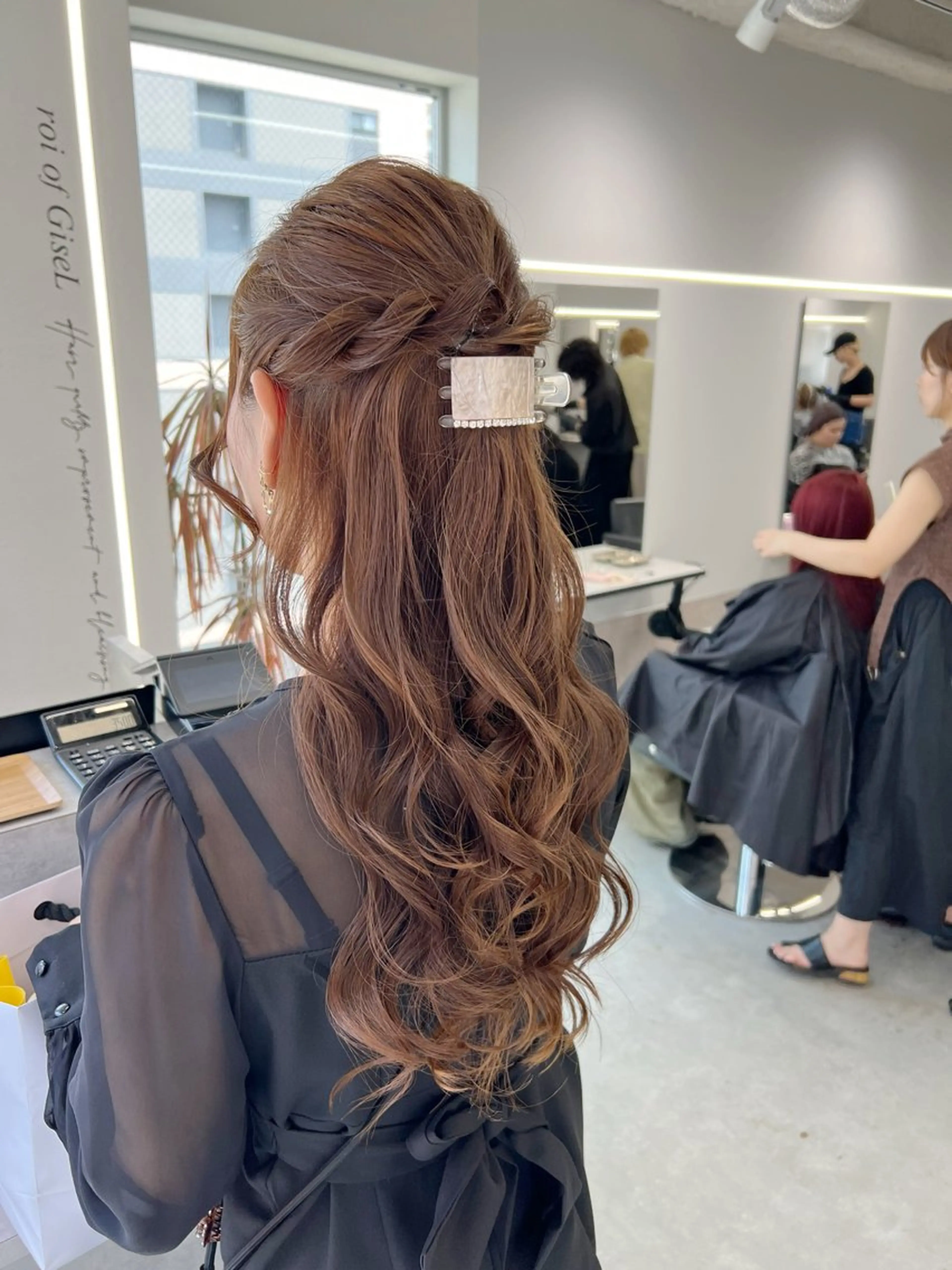 ロング ヘアセット maya レイヤーカットのヘアスタイル