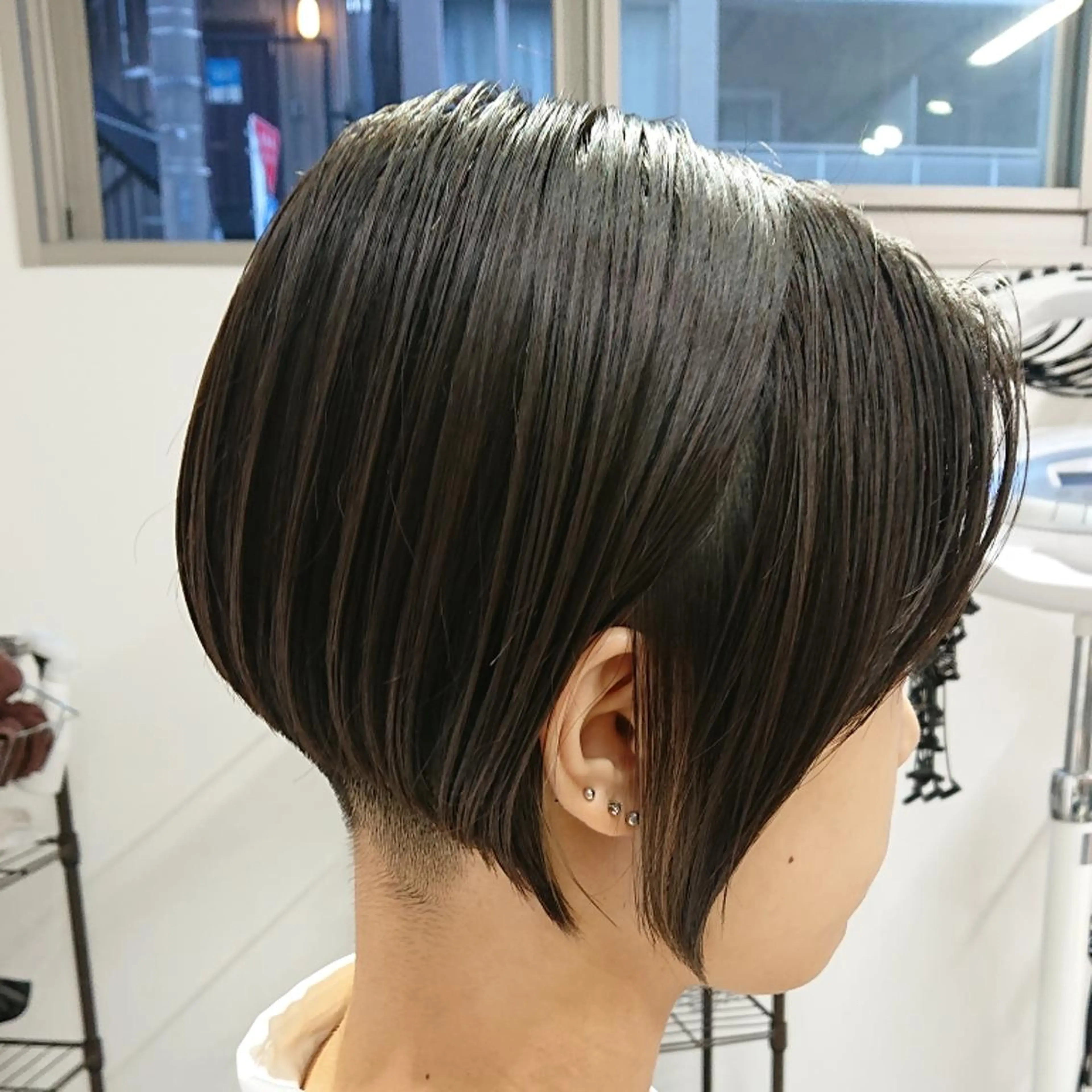 ショート ショートヘア カット AKAMEE 表参道所属・大人ショートのスペシ ャリスト✨️井上雄輝のヘアスタイル