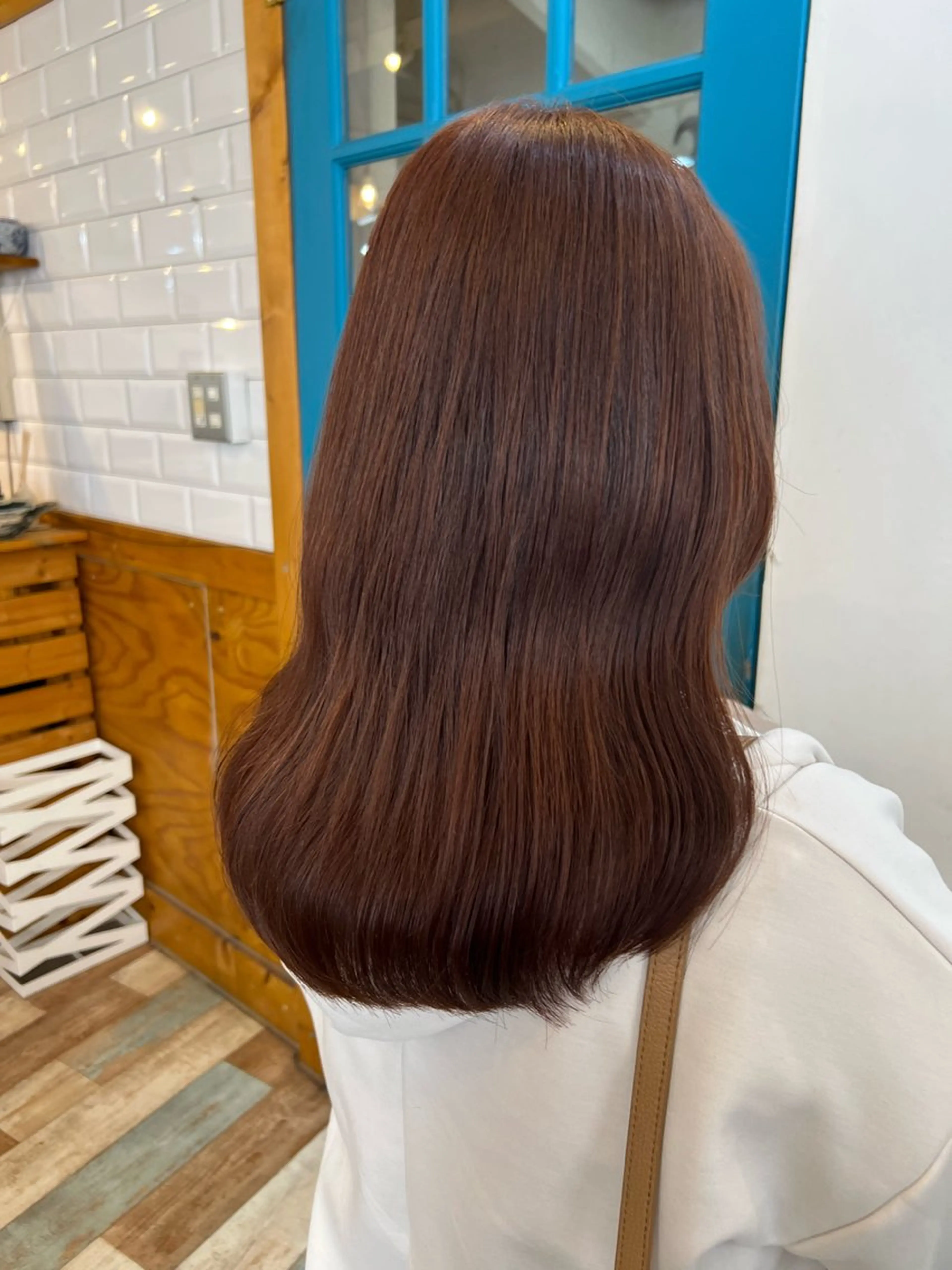 セミロング カラー ベージュカラー デザインカラー イヤリングカラー ハイライトカラー ピンクカラー ヘアカラー トリートメント KANA/ボブ/ インナーカラー/艶髪のヘアスタイル