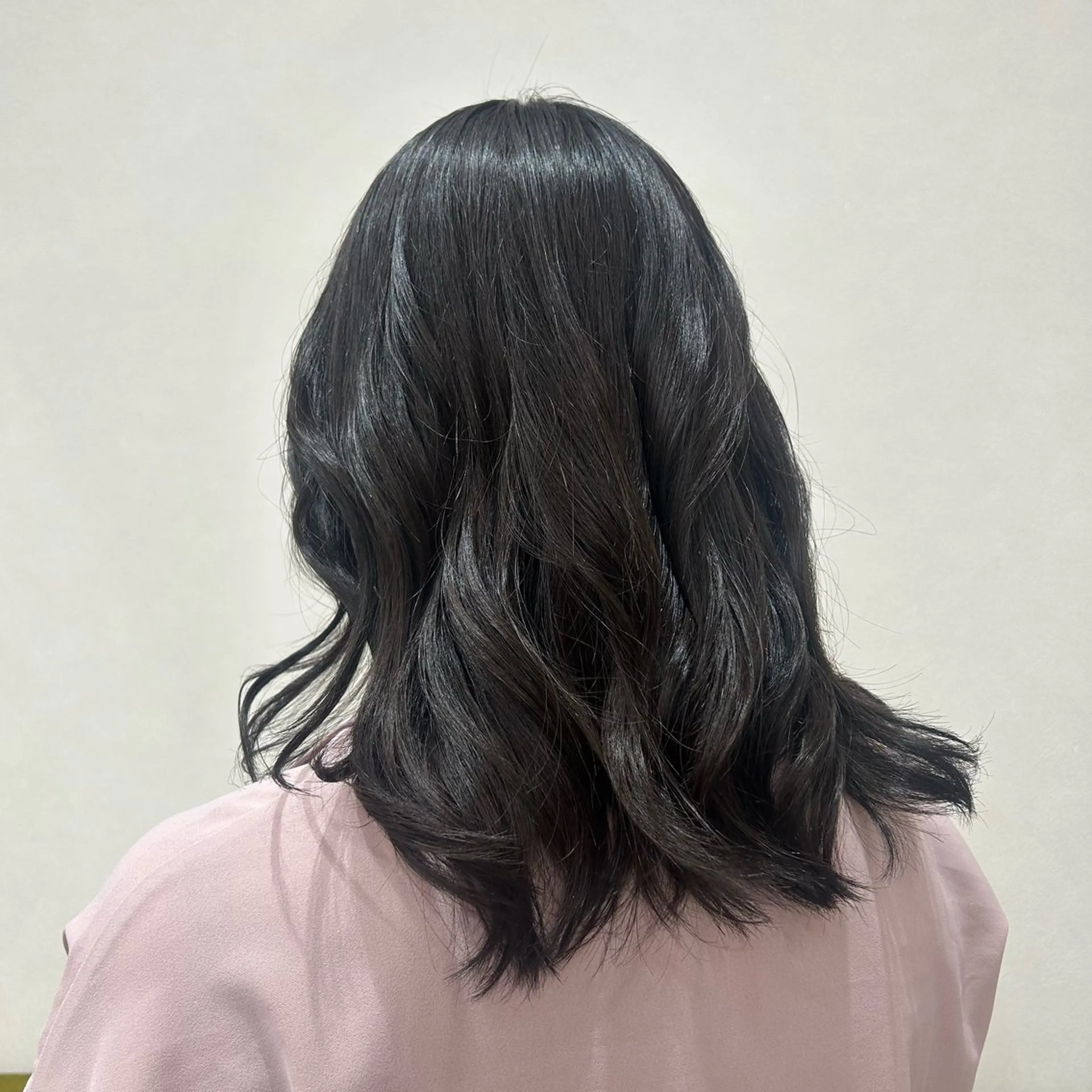 セミロング カラー 嶋田 和花のヘアスタイル