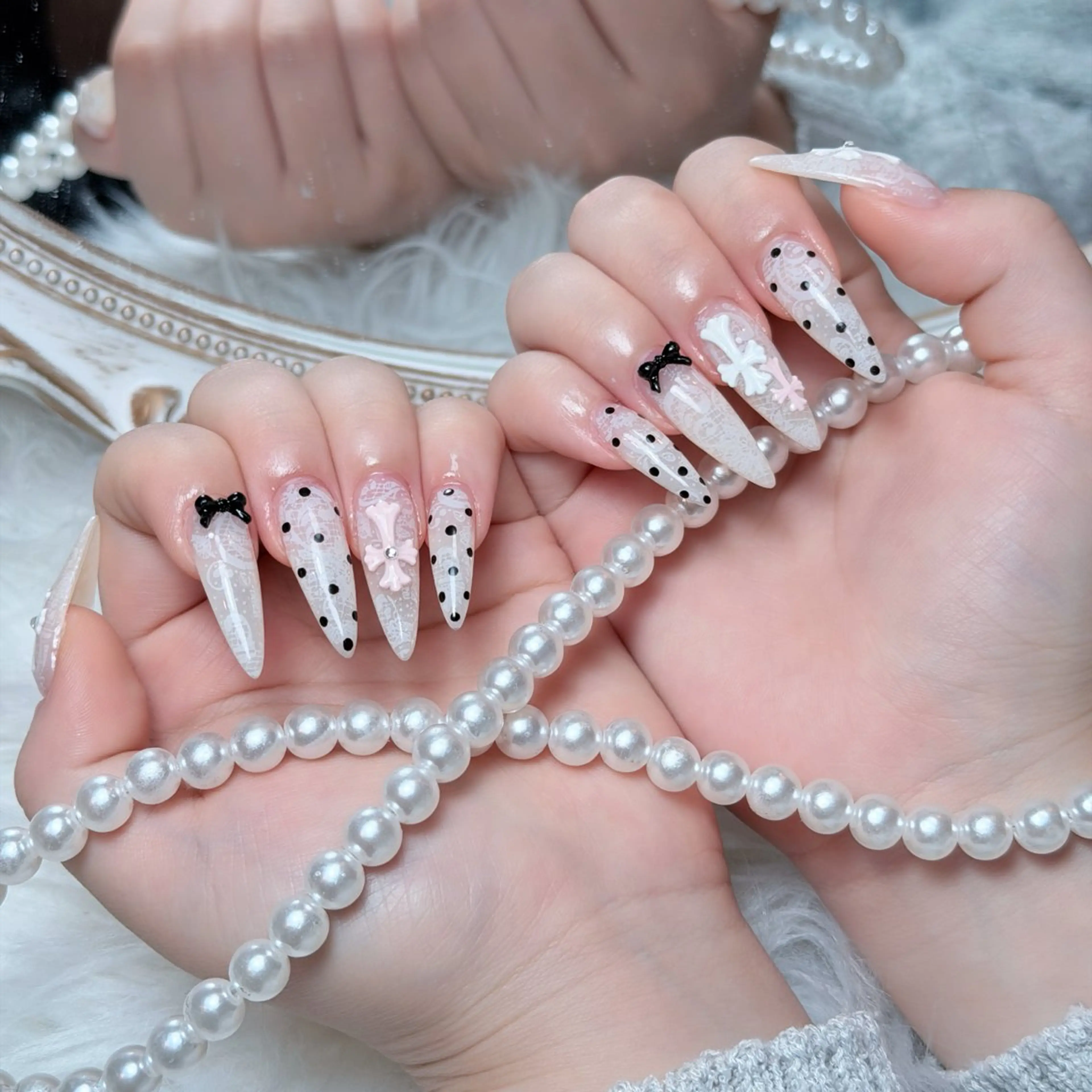 ネイル チークネイル ドット フレンチネイル グラデーション ハート ハンドネイル Julli NailStudioのネイルデザイン