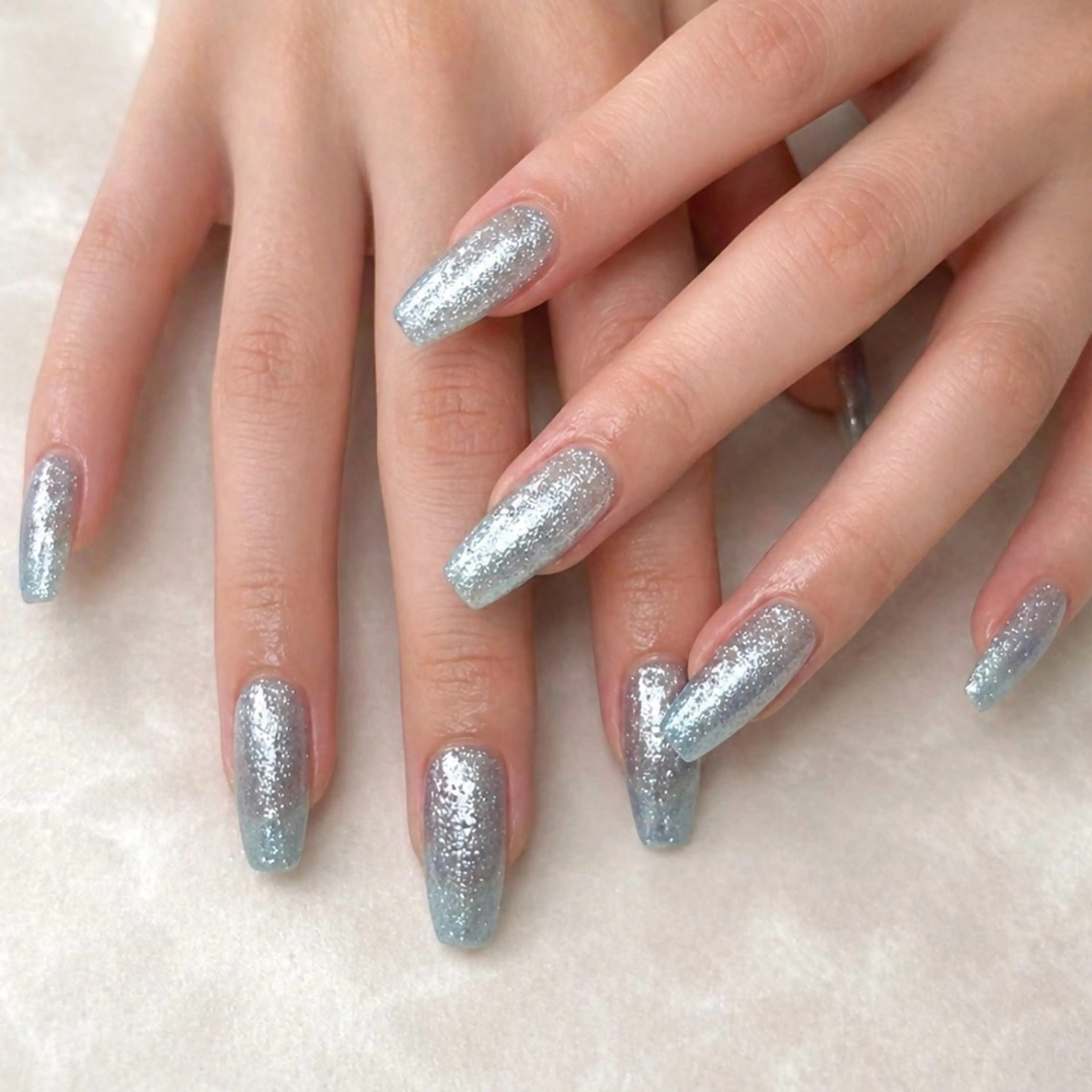 ネイル ブルー キラキラネイル ラメ(グリッター) ワンカラーネイル シンプルネイル ハンドネイル FLORANZ 🫧AIRI🫧のネイルデザイン