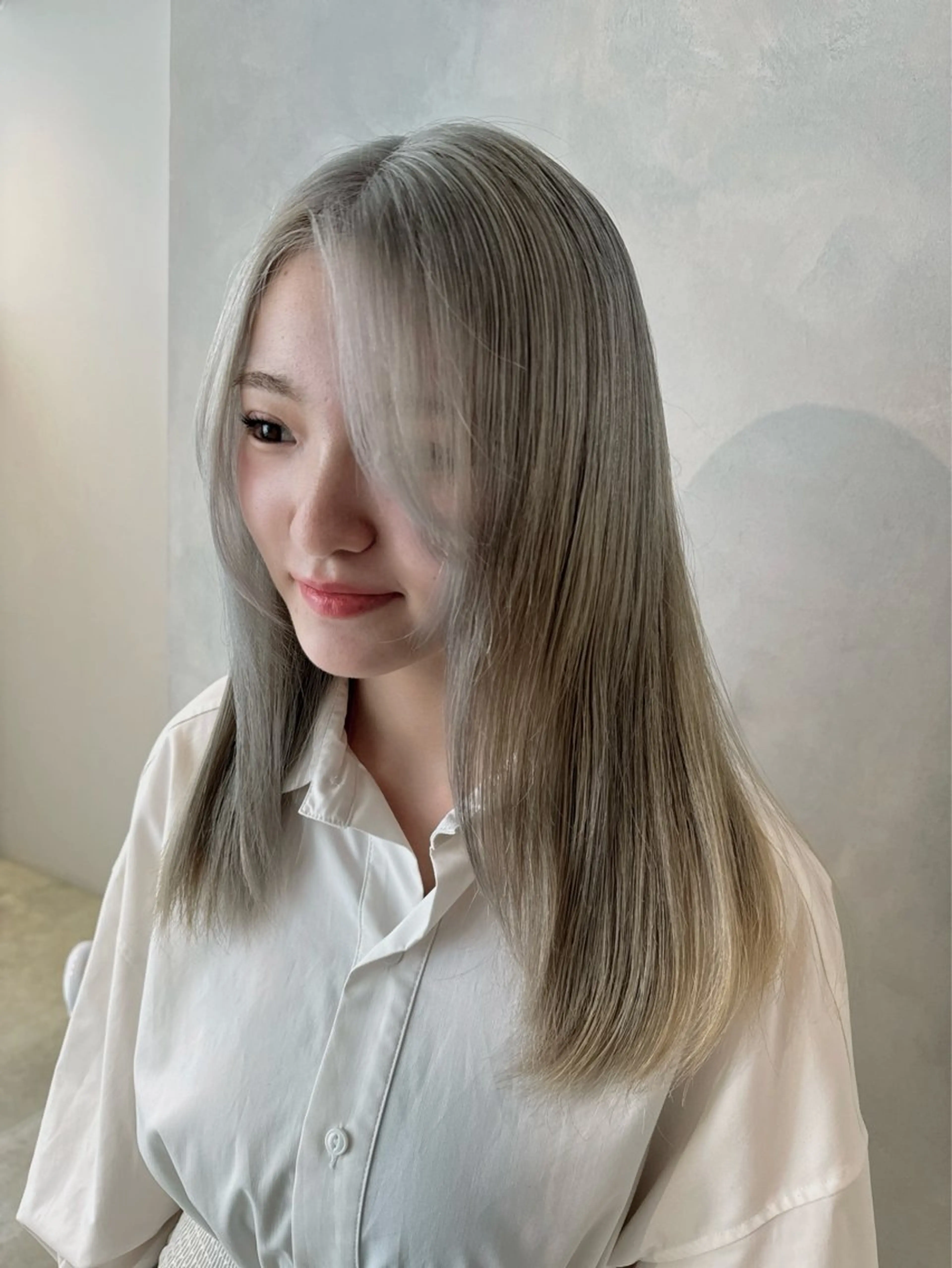 セミロング カラー ブリーチ ケアブリーチ 透明感カラー✨艶髪 制作🌱山根あゆみのヘアスタイル