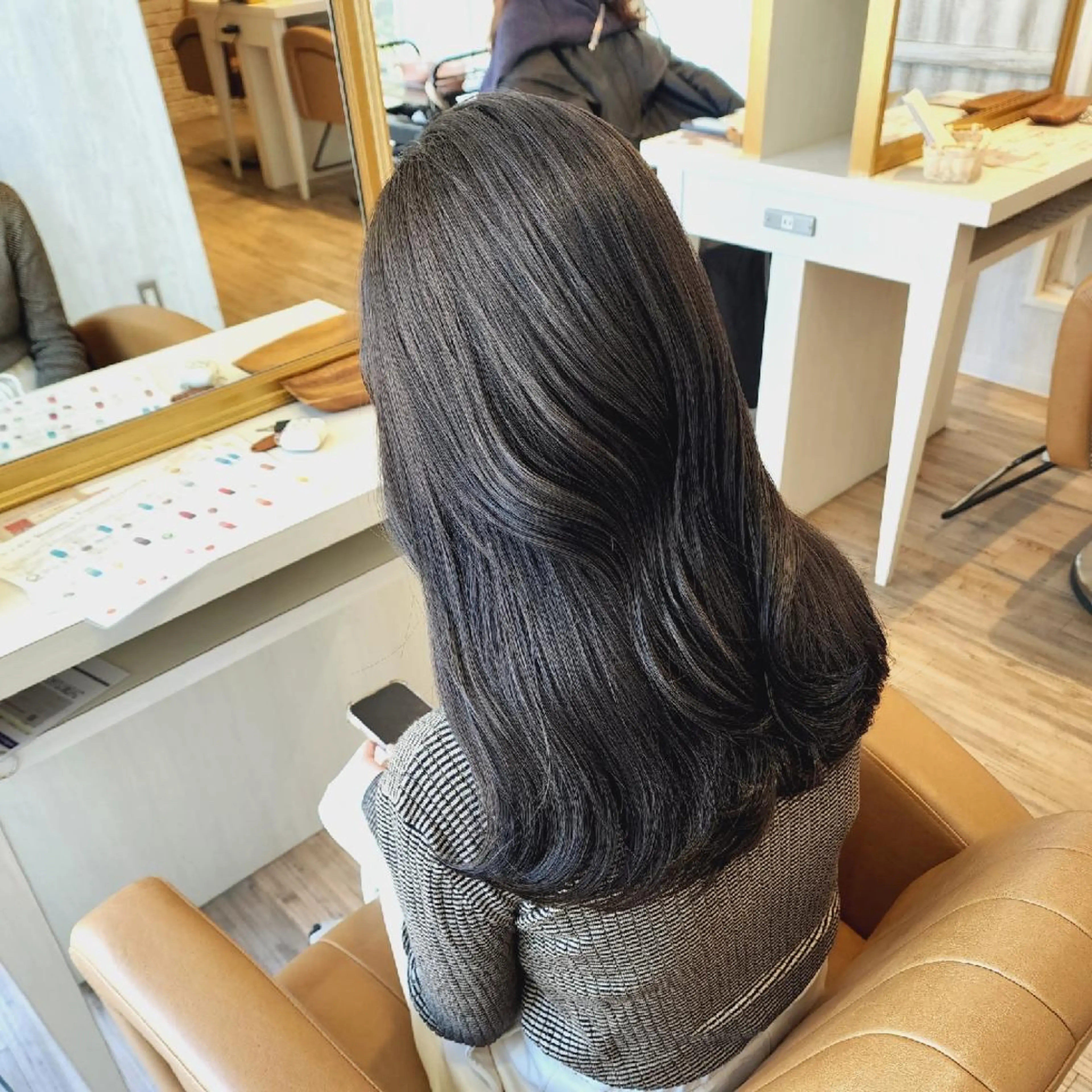 ロング カラー 黒髪 グレーブラック 韓国風ヘア ヘアカラー トリートメント レイヤーカット/ ウルフカット/大橋 のヘアスタイル