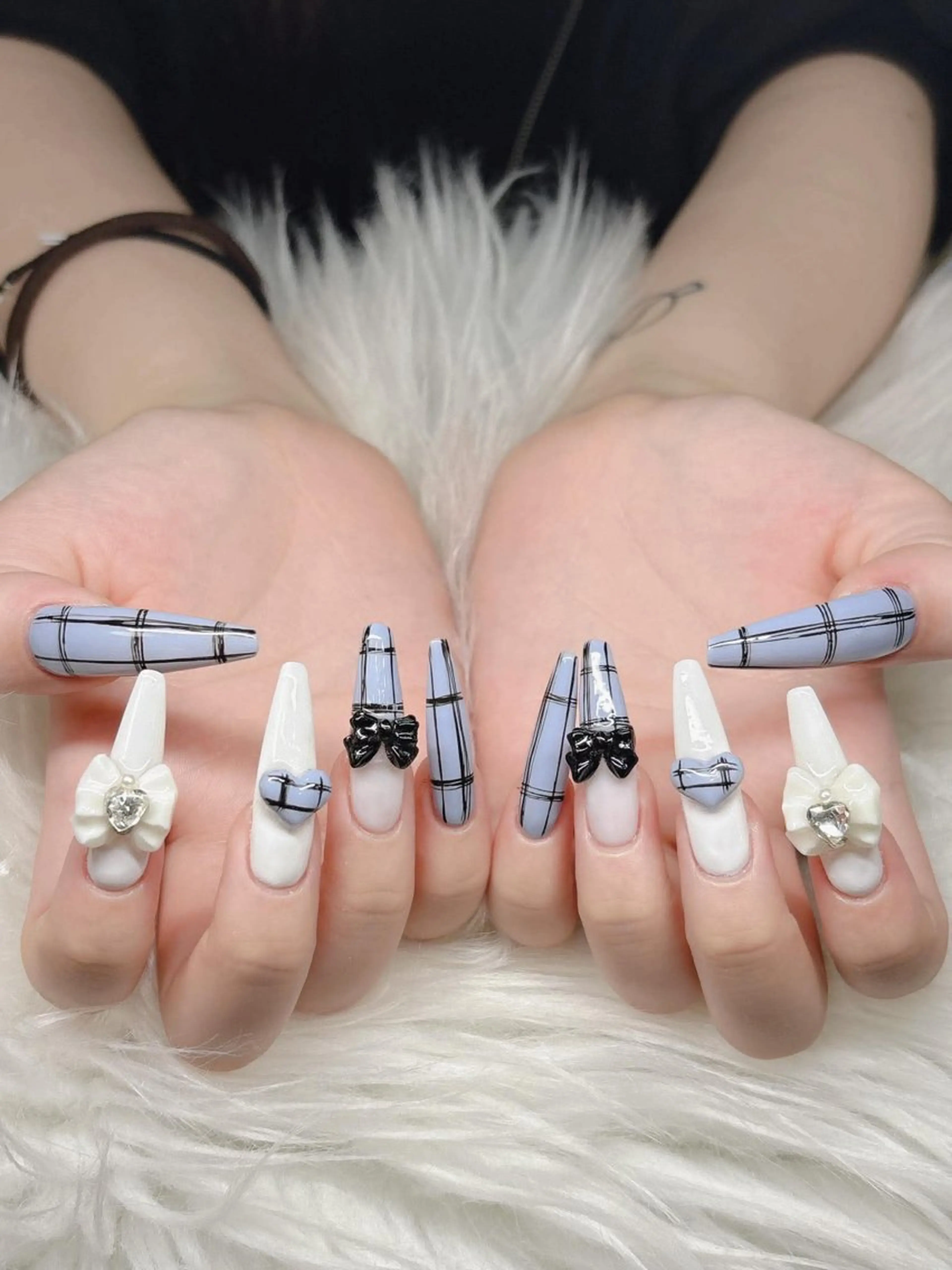 ネイル 長さ出し グラデーション 卒業式 キラキラネイル マグネットネイル Lee Nailsのネイルデザイン