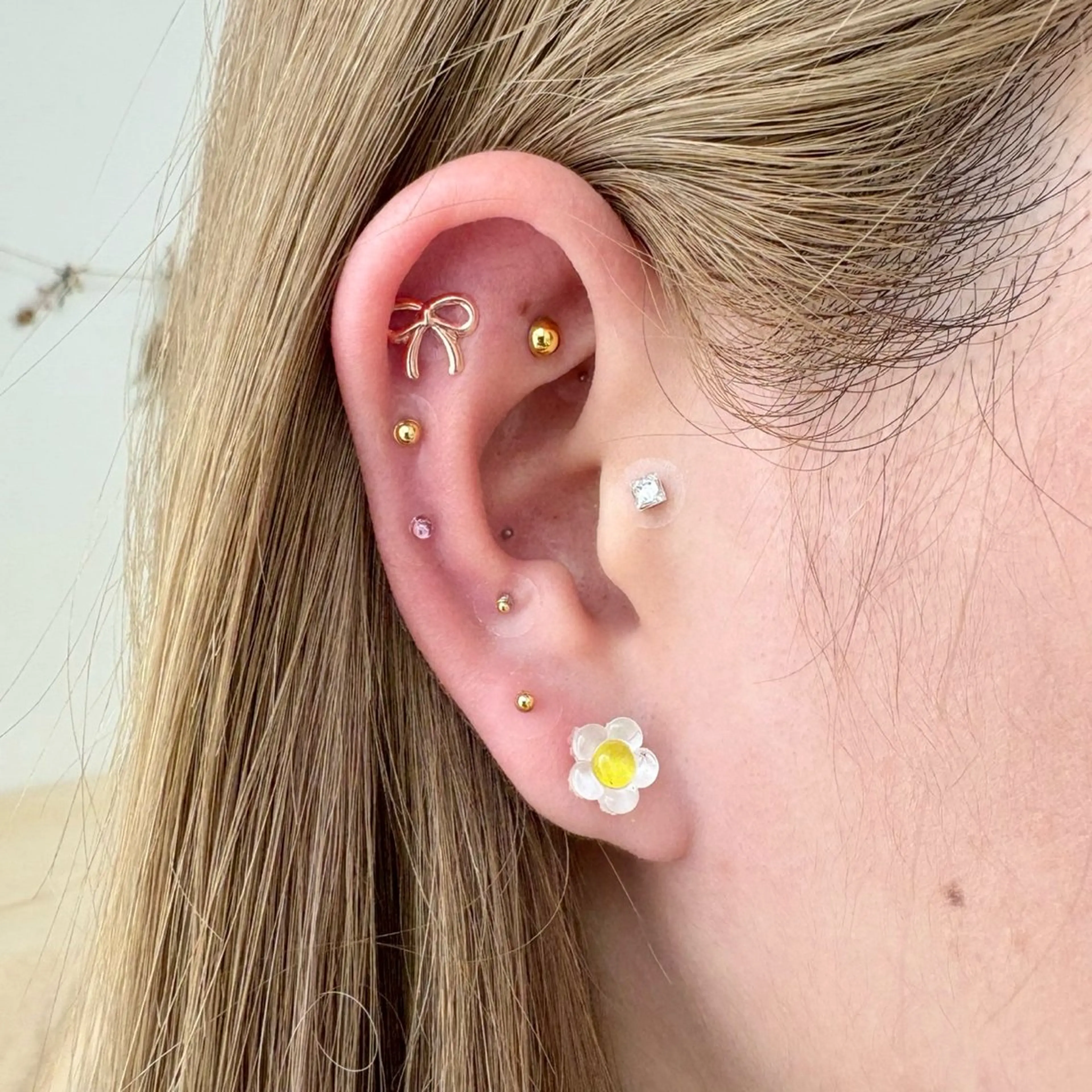 White/マツエク /まつパ/耳つぼのマツエク・マツパデザイン