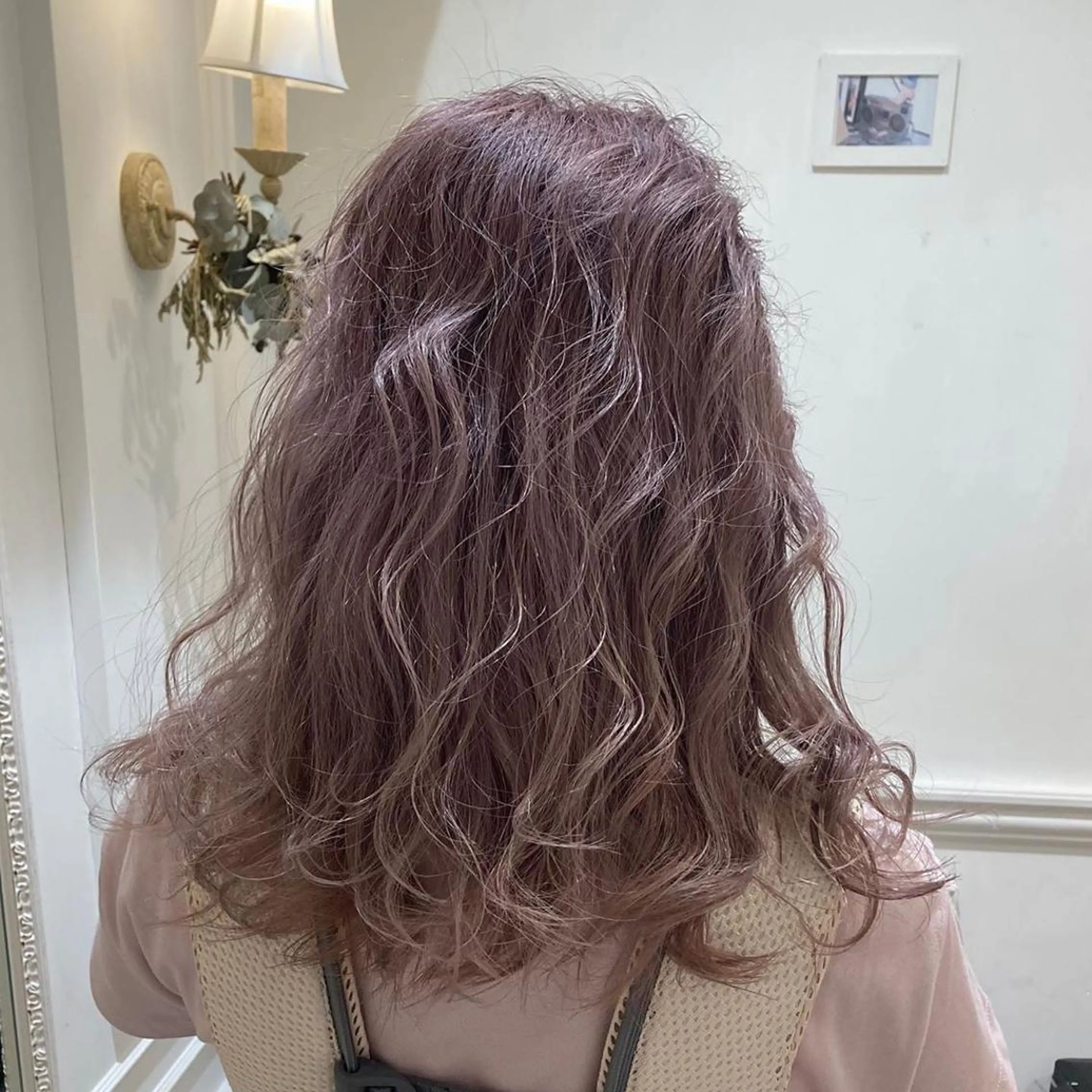 セミロング カラー ヘアアレンジ ベージュカラー ブリーチ ラベンダーカラー ラベンダーピンク ピンクカラー 福壽 優奈のヘアスタイル