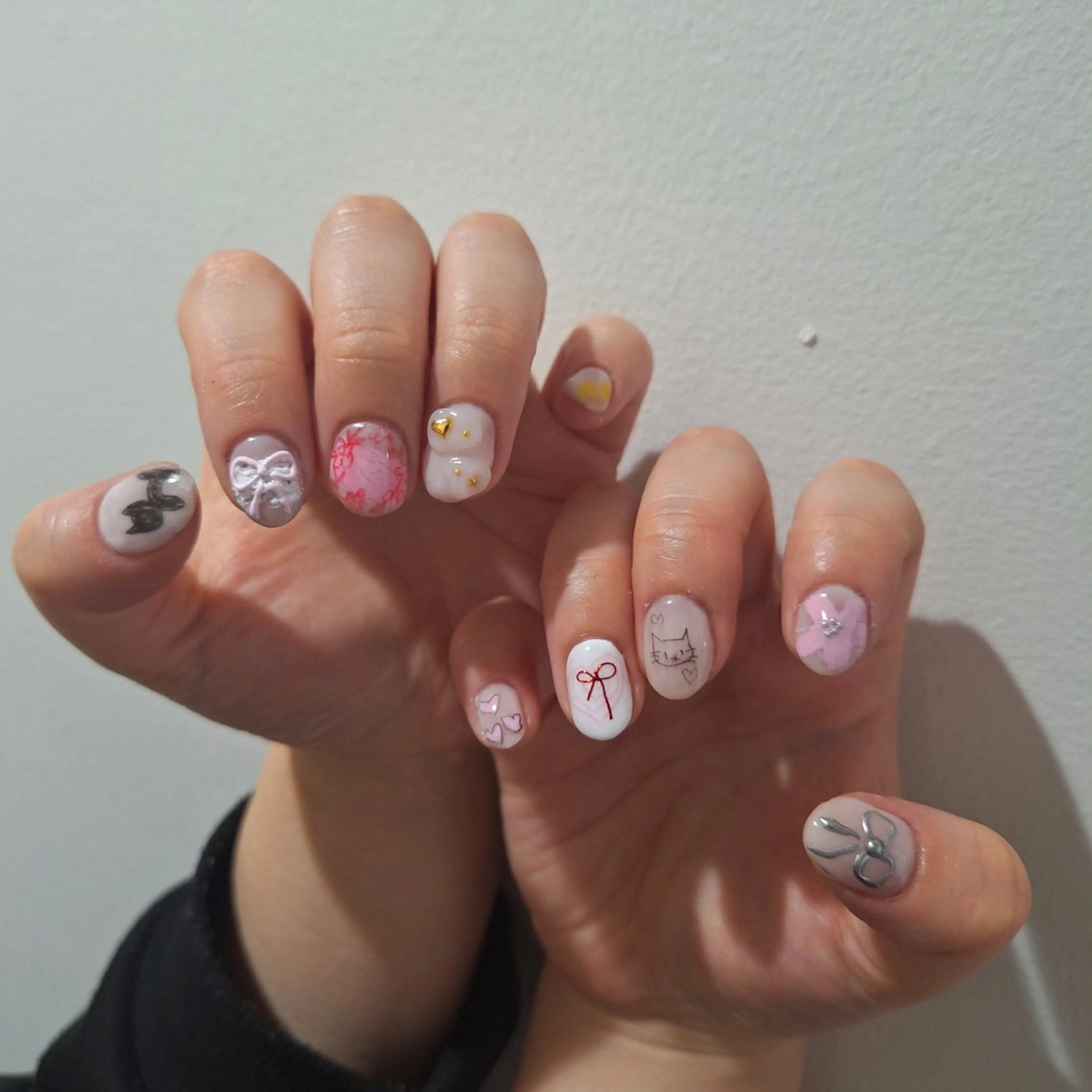 ネイル アートネイル べっ甲ネイル ジェルネイル グリーン キラキラネイル nailstudio eviz新宿店のネイルデザイン