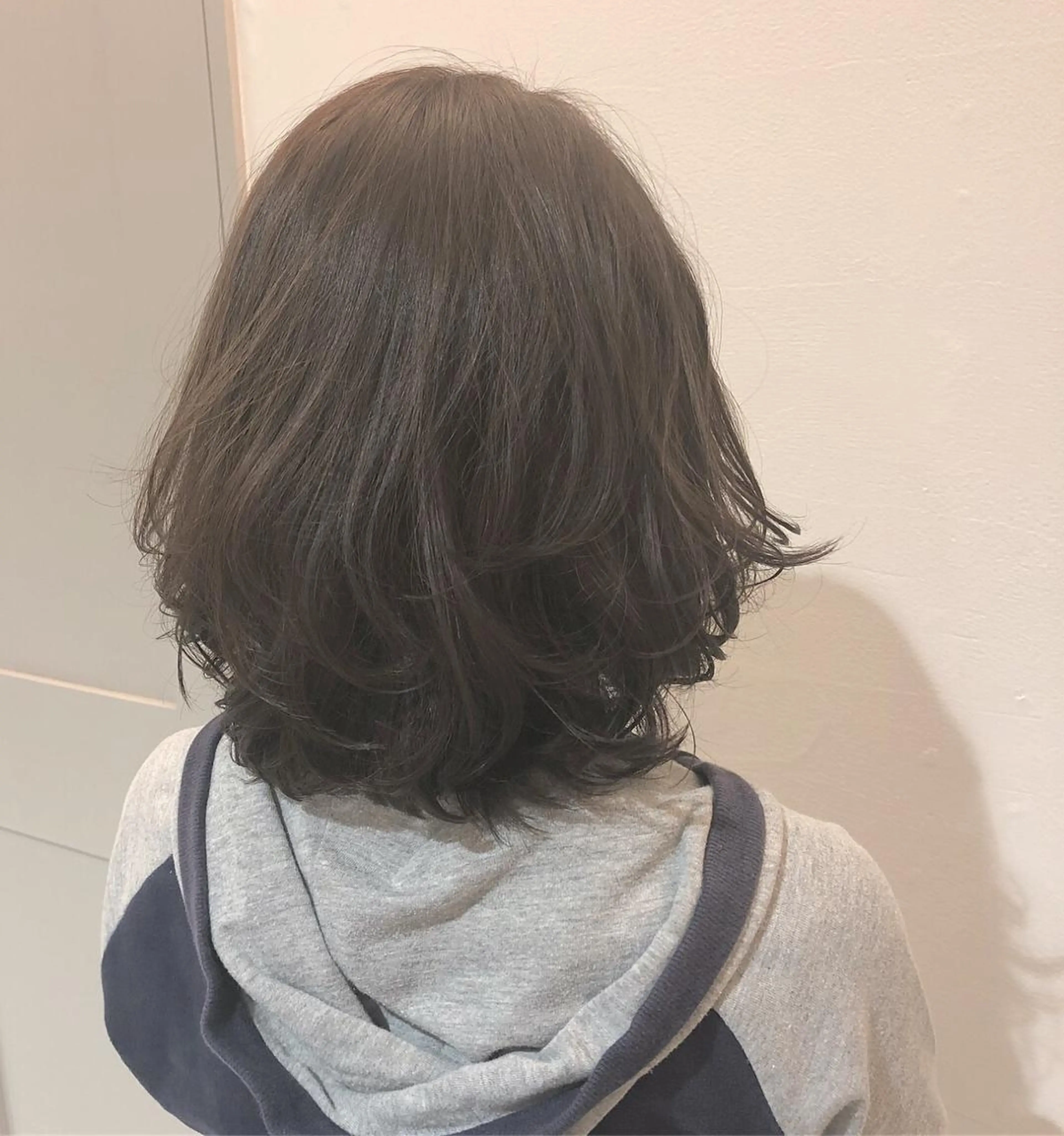 ミディアム カラー ボブレイヤー アッシュ アッシュグレー ボブ レイヤーカット ture by gladのヘアスタイル