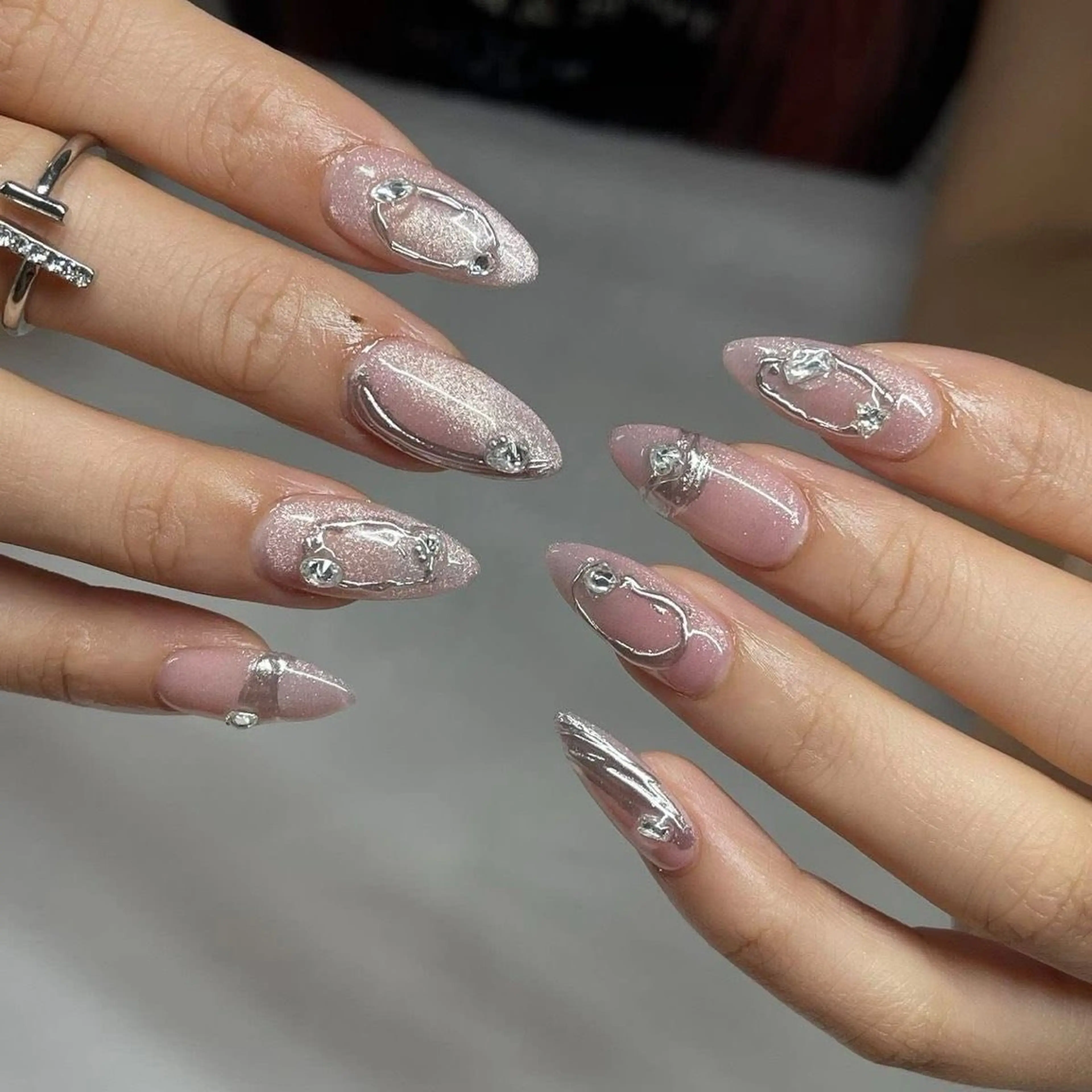 ネイル チークネイル フレンチネイル グラデーション 韓国ネイル マグネットネイル ハンドネイル JIN 168 新大久保のネイルデザイン