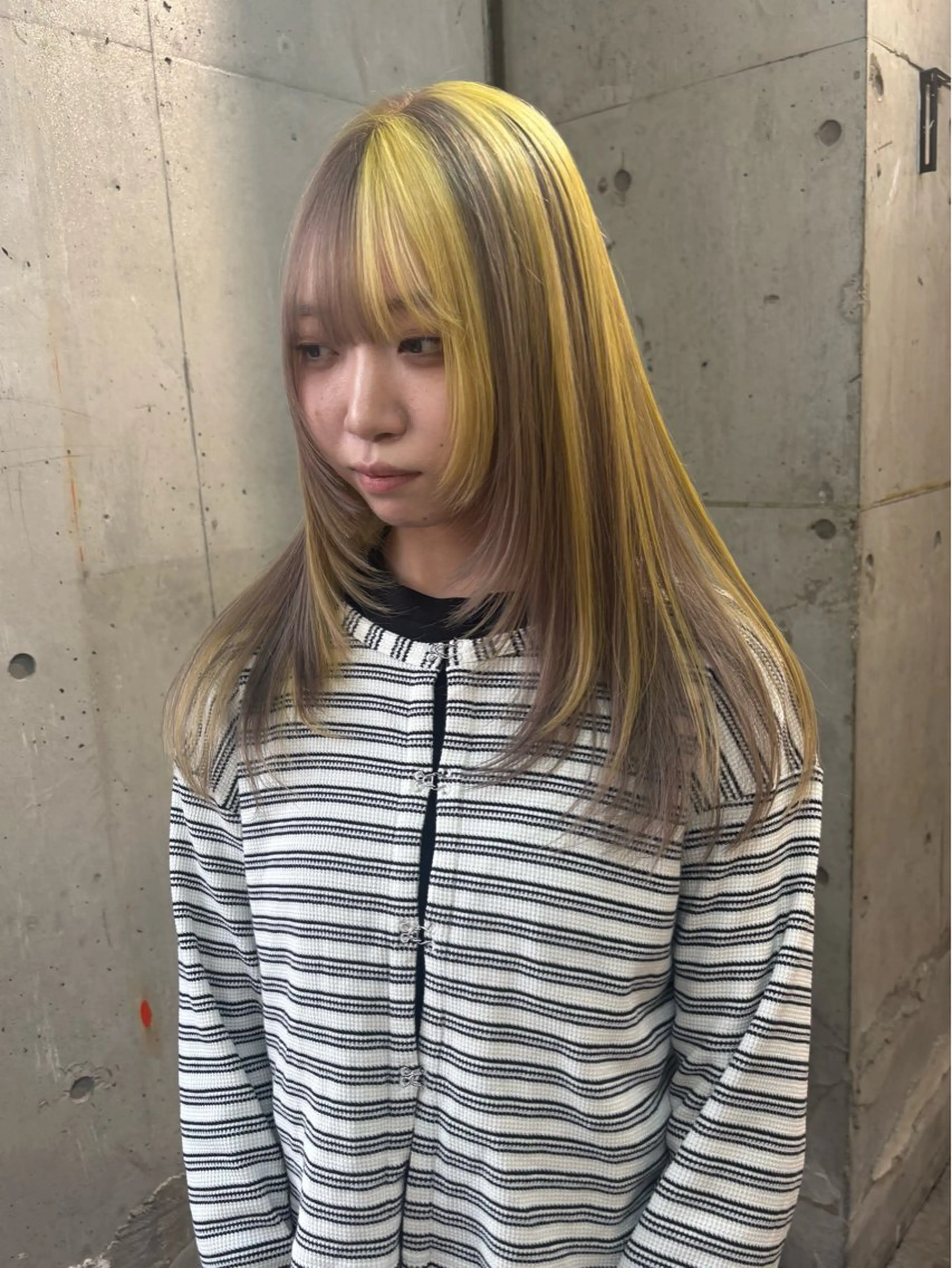 ロング カラー イエローカラー レイヤーカット SHOTO ハイトー ン/ブロンドカラーのヘアスタイル