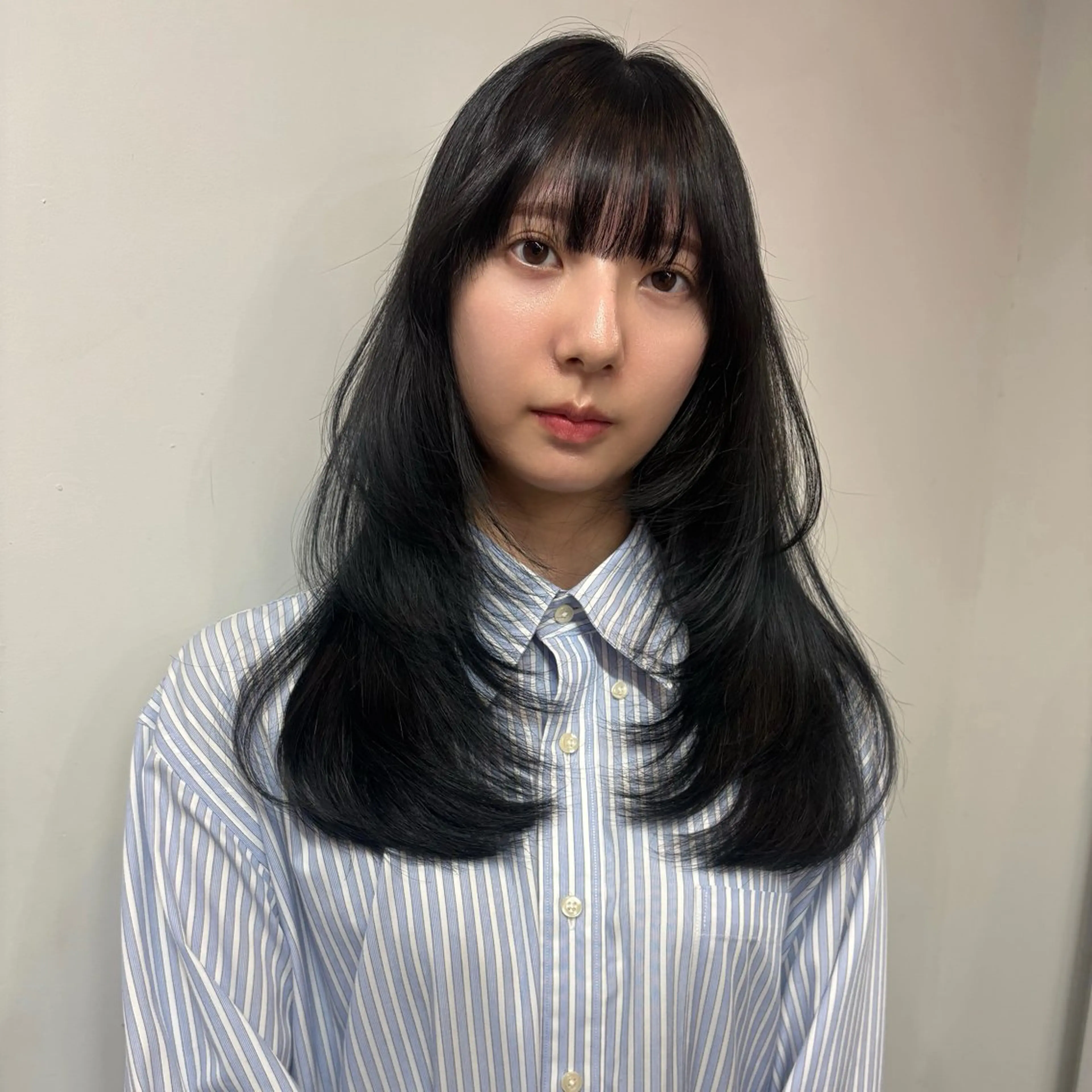 ロング カラー 黒髪 ブルーカラー ブルーブラック レイヤーカット ロング カット SHICUNE /ミホのヘアスタイル