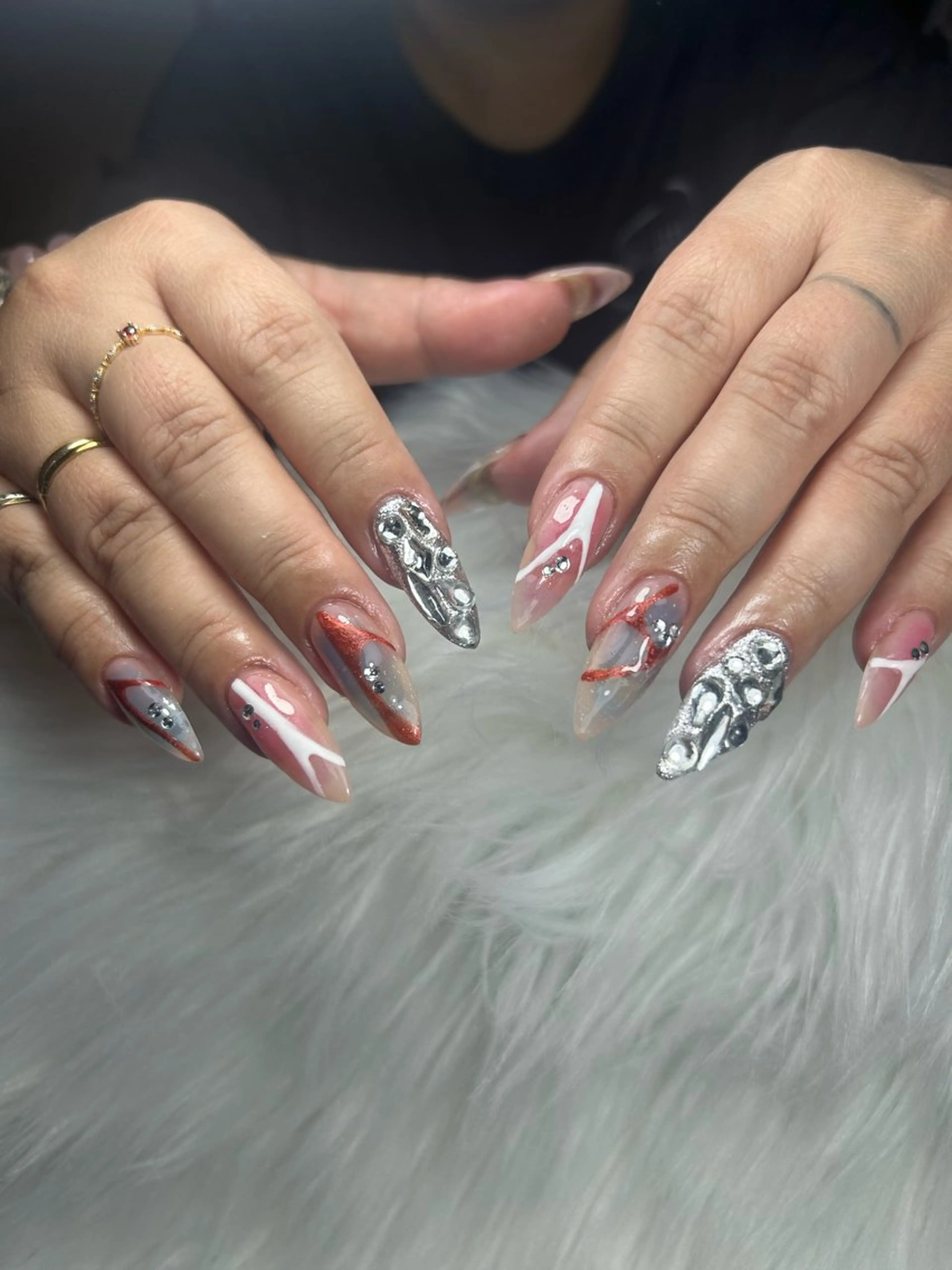 ロング ハンドネイル 古賀 はるみのネイルデザイン