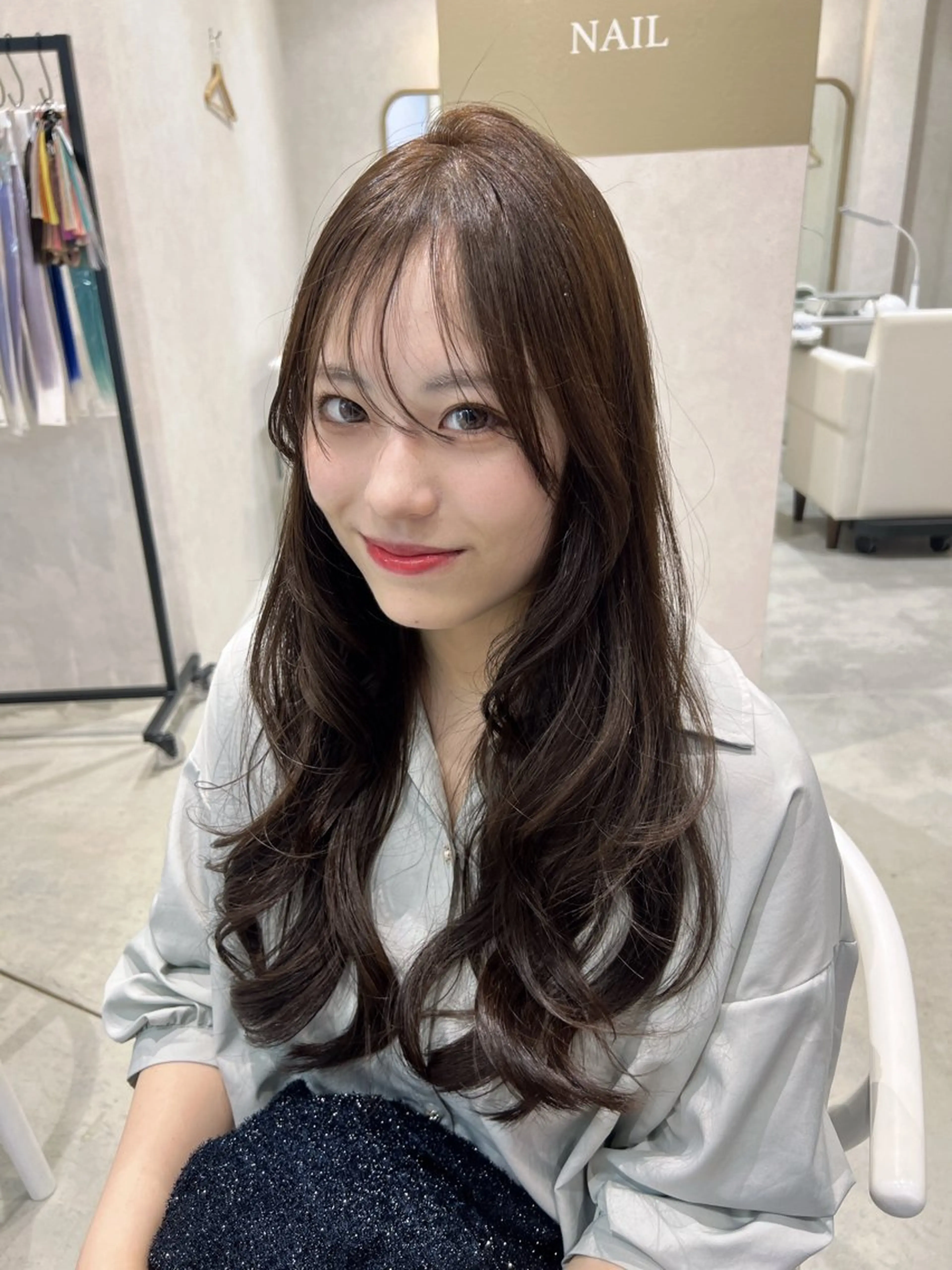 ロング レイヤーカット ロング ヘアカラー トリートメント 小池 夏美のヘアスタイル