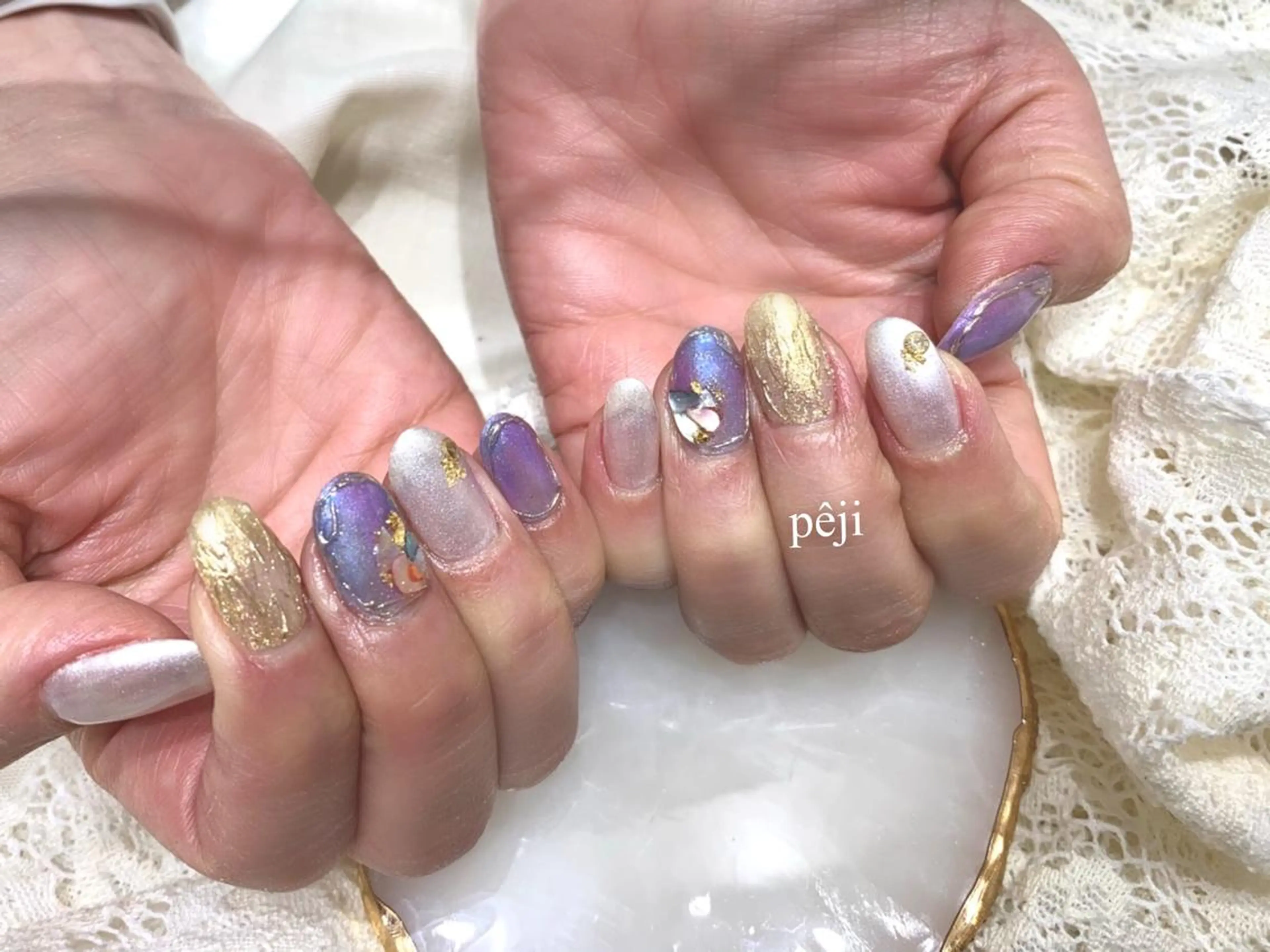 ミディアム ネイル 韓国風ヘア オーロラネイル 韓国ネイル m kaori𓃟のネイルデザイン