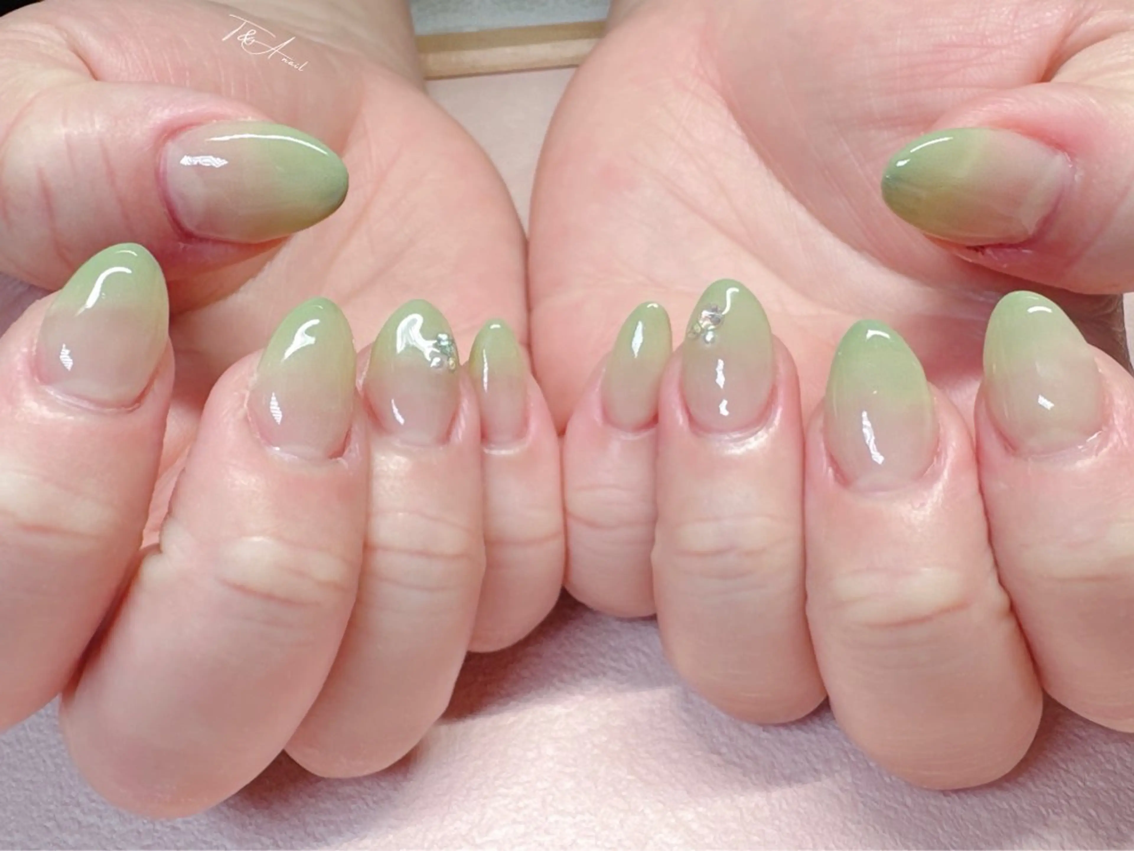 ネイル ジェルネイル グラデーション グリーン オフィスネイル スカルプネイル T&A nailのネイルデザイン