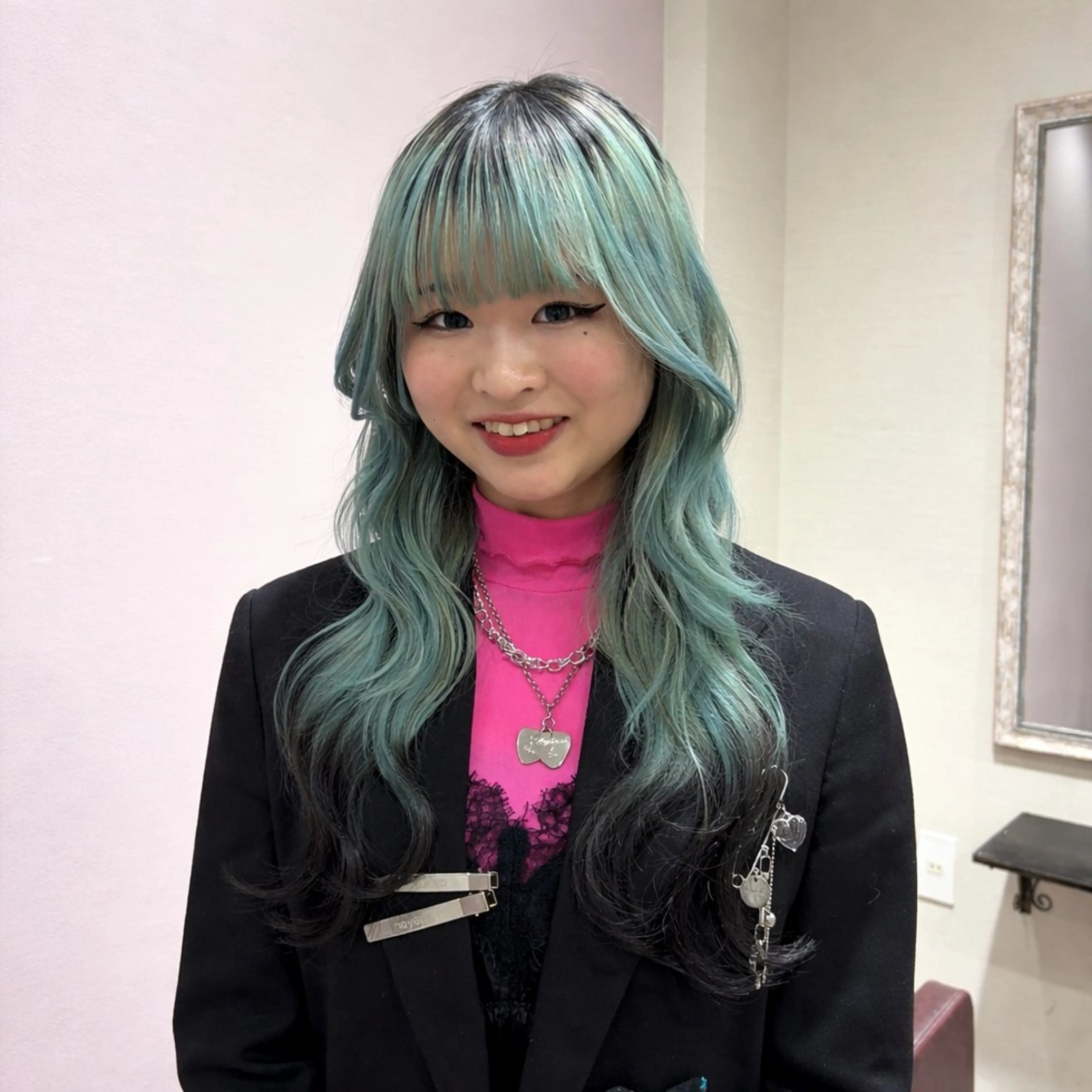 ロング カラー ロングレイヤー デザインカラー レイヤーカット ロング 奈那美🌸 韓国ヘア🌸透明感のヘアスタイル