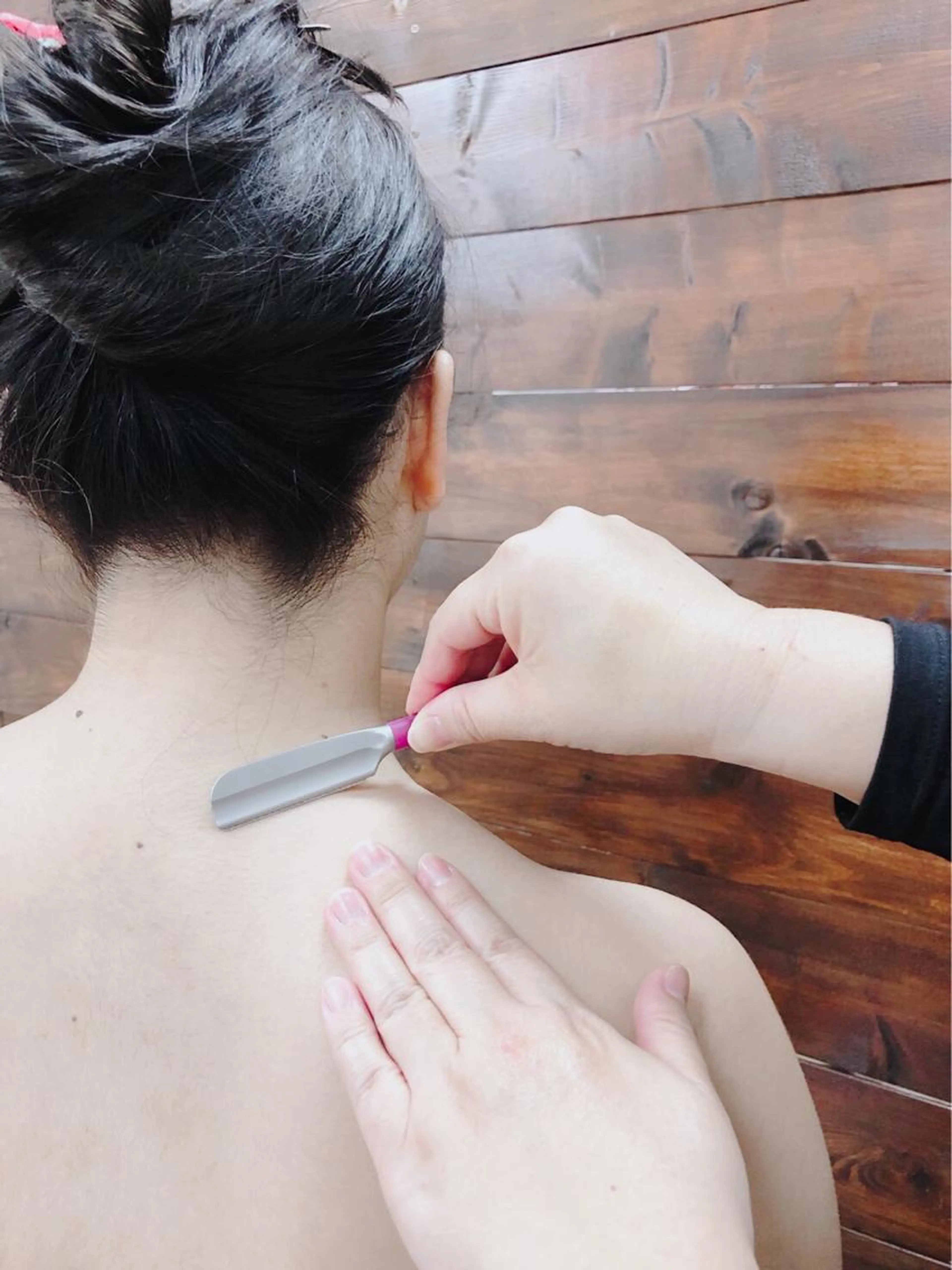 ブライダルシェービング　施術箇所(お顔剃り・眉スタイリング・襟足、背中、デコルテ、二の腕）の写真