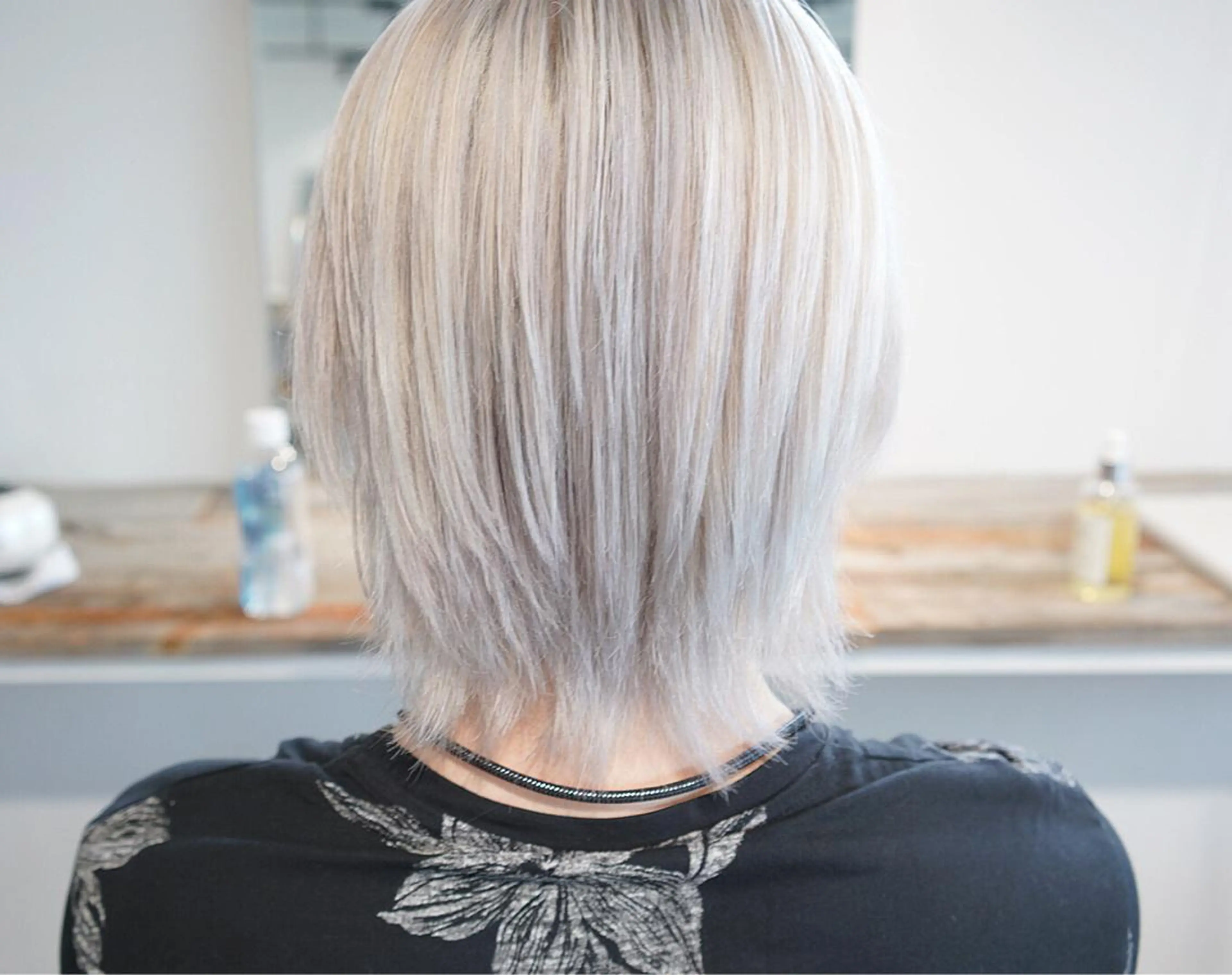 ショート カラー ブリーチ ヘアカラー トリートメント ハイトーン/レイヤー /ケアブリーチ石川治のヘアスタイル