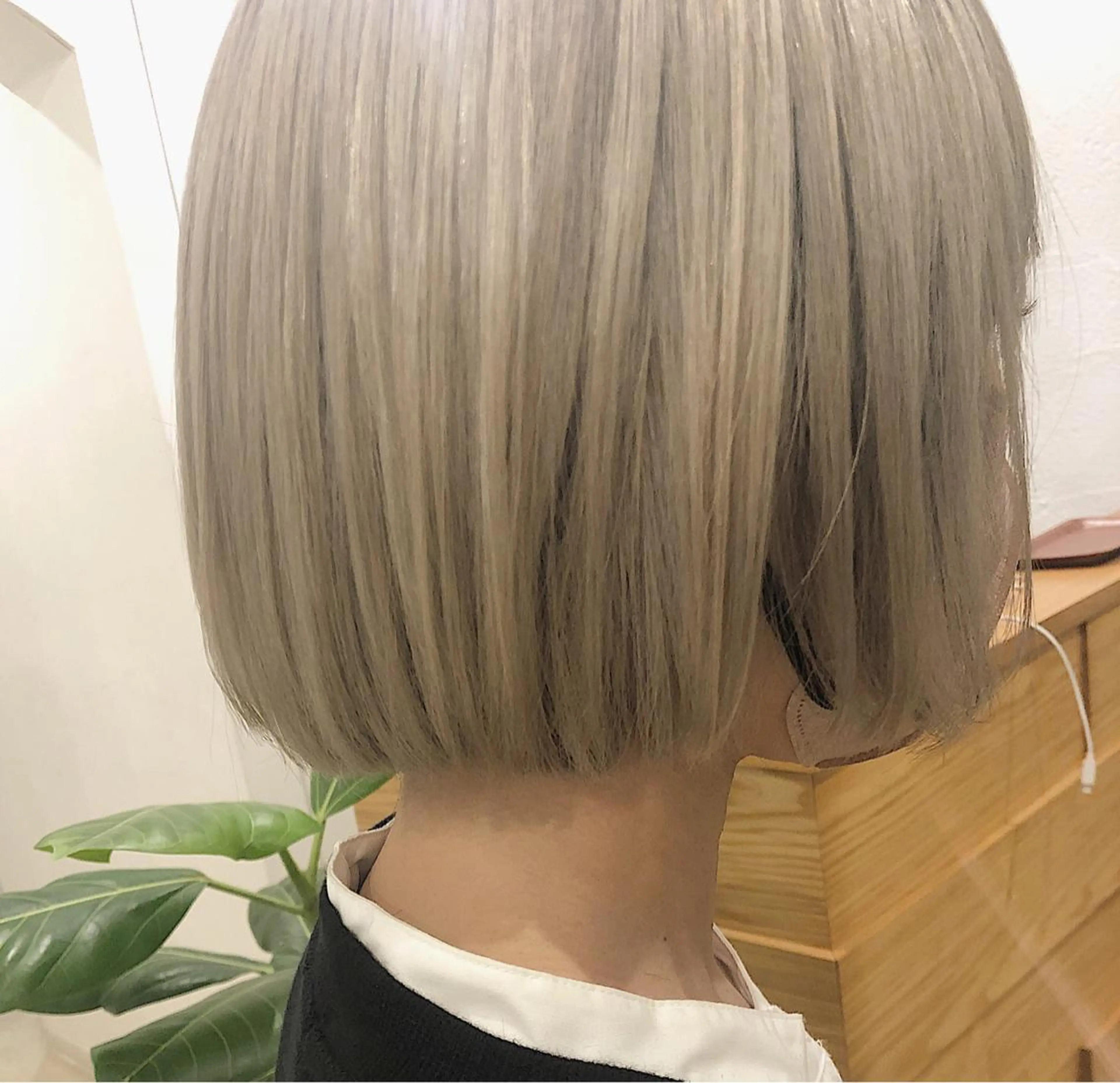 ショート カラー パーマ ヘアアレンジ ベージュカラー ブリーチ ホワイトベージュ ボブ カット ヘアカラー トリートメント 【ツヤ髪美容師】 ツダケイスケのヘアスタイル