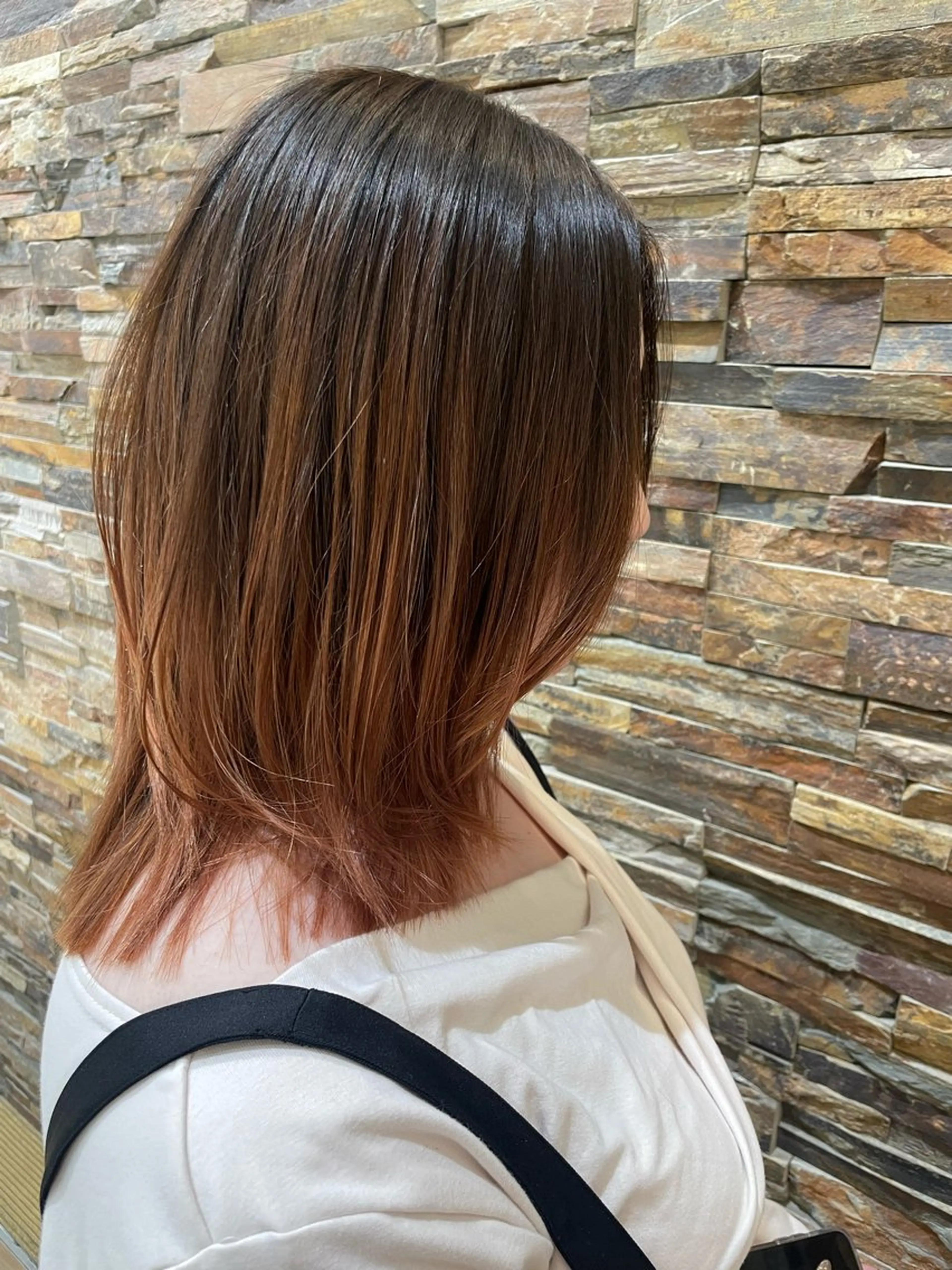 ミディアム 岩尾 瑛斗のヘアスタイル