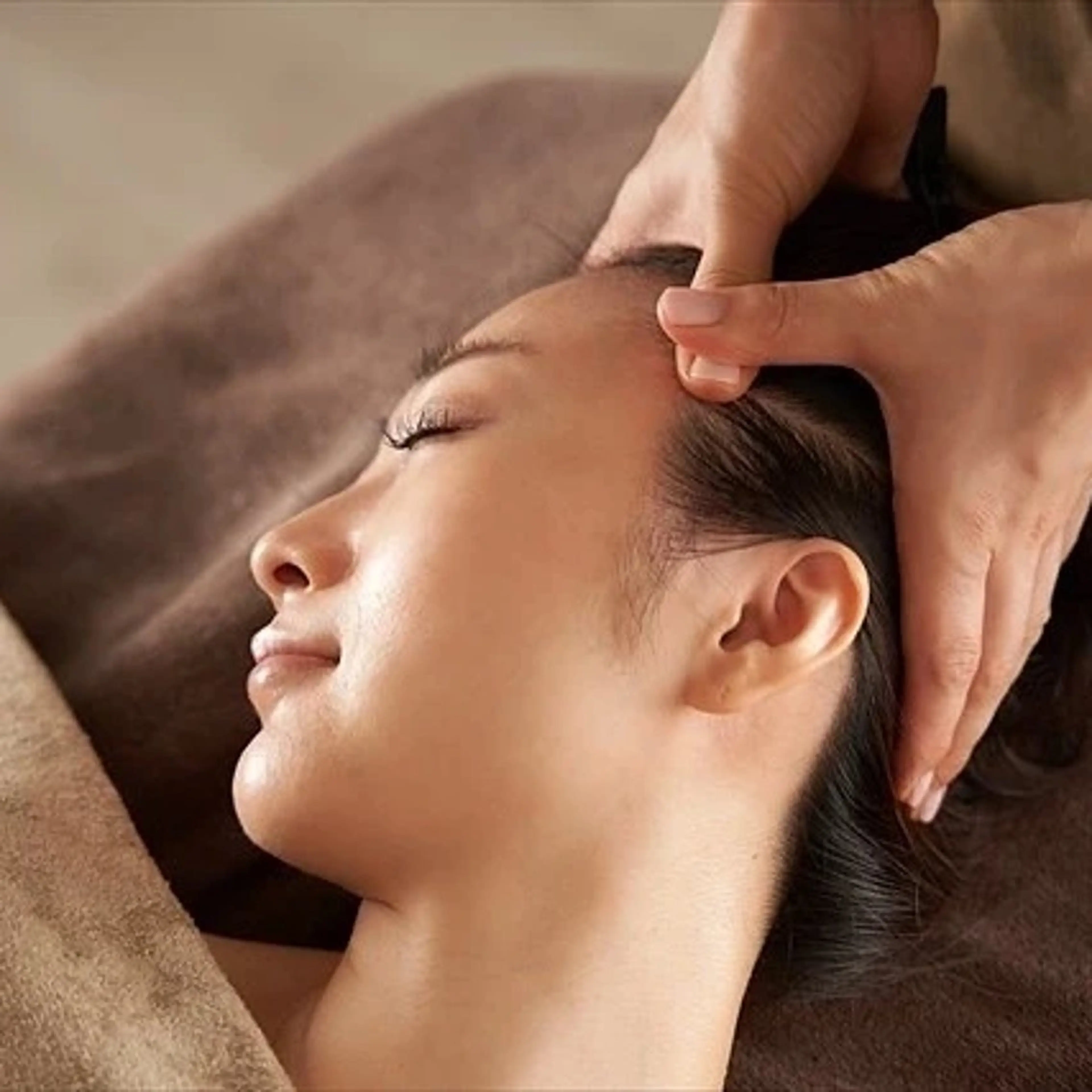 リラク 顔ツボ整顔セラピスト 三根百恵のエステ・リラクイメージ