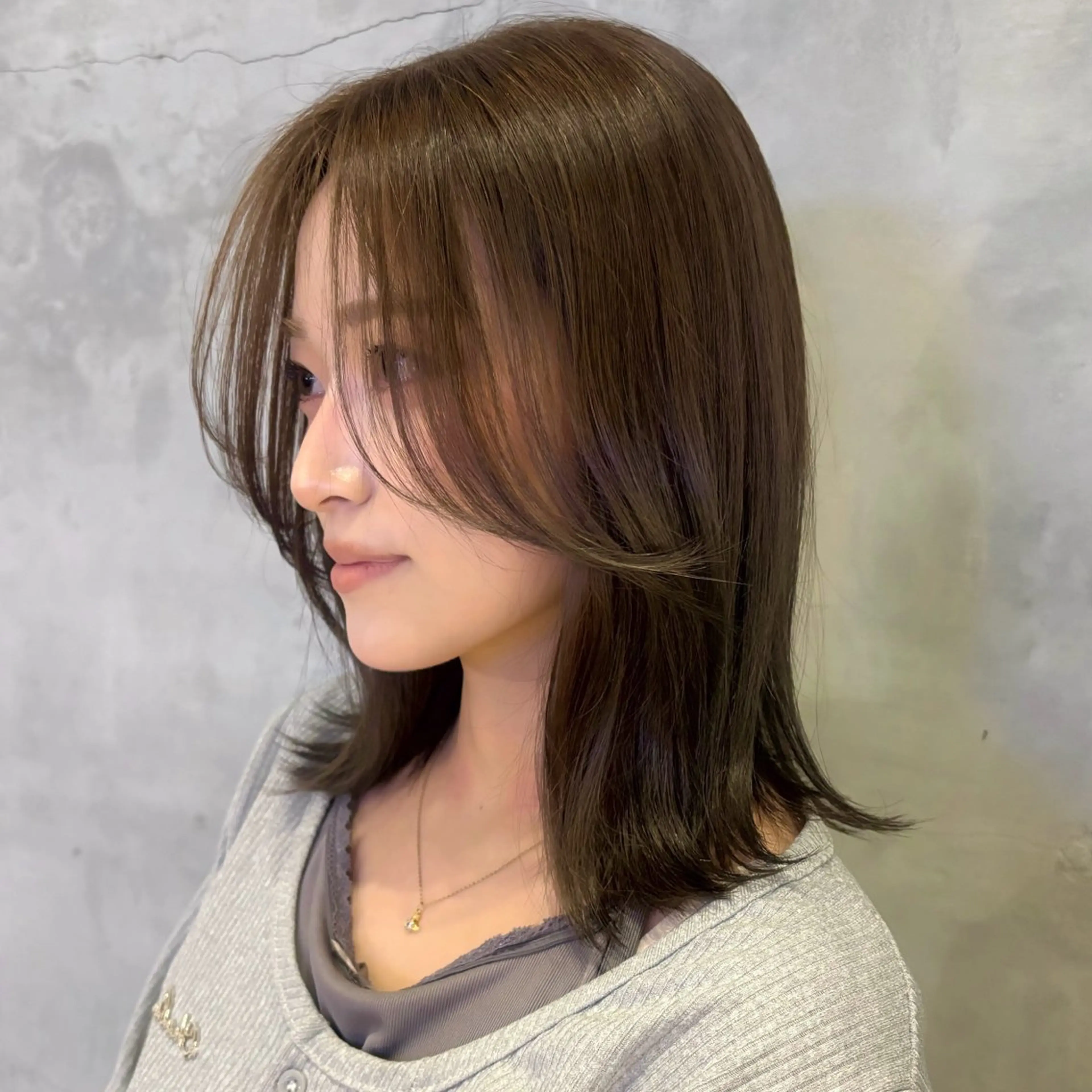 ミディアム カラー ベージュカラー 透明感カラー オリーブベージュ レイヤーカット カット ヘアカラー トリートメント 顔まわり🥨レイヤー /透明感/水口舞奈のヘアスタイル
