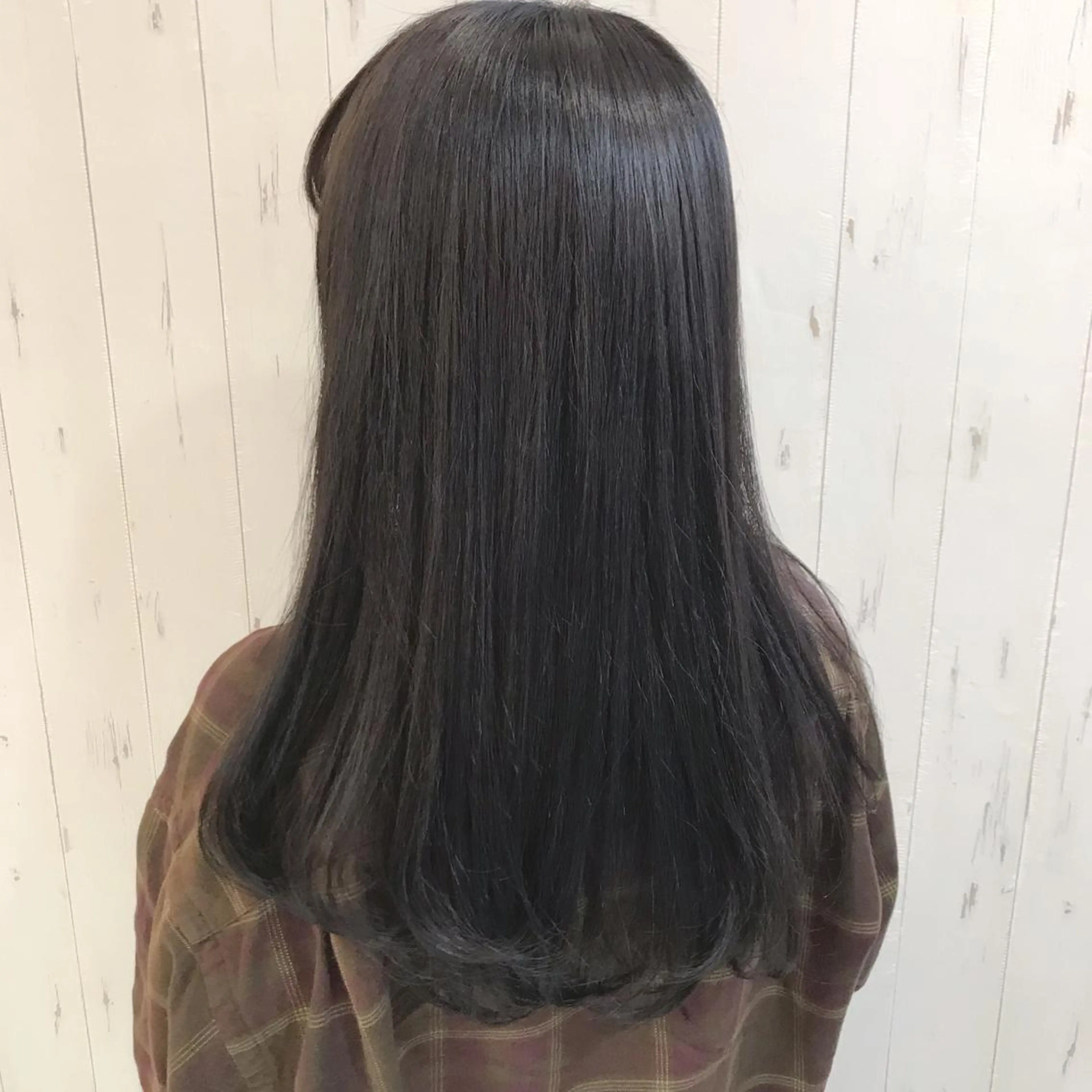 ロング カラー オリーブ/アッシュ やわらか透明感カラーのヘアスタイル