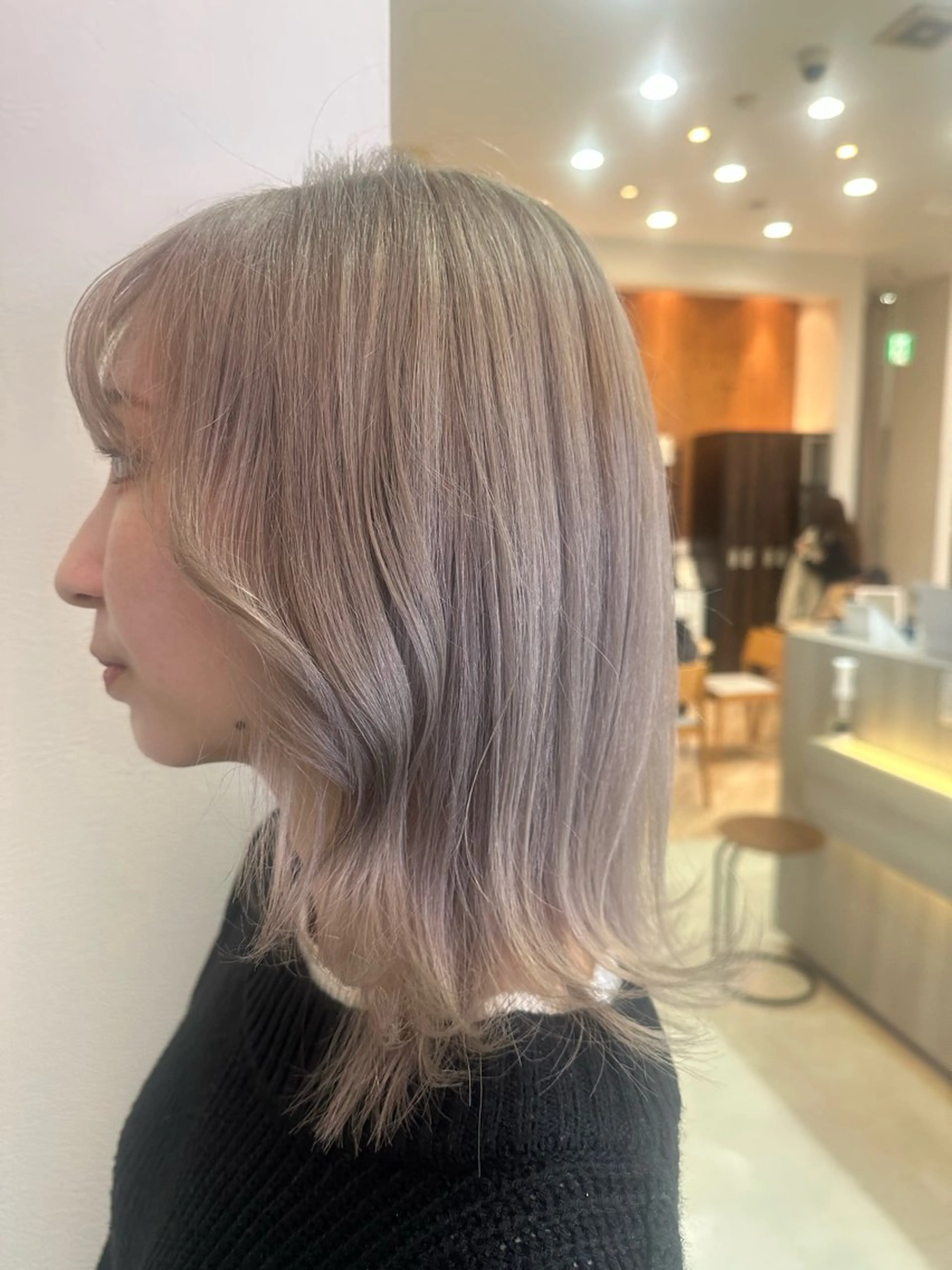 ミディアム カラー ベージュカラー ブリーチ ホワイトベージュ 野々村 麻由のヘアスタイル