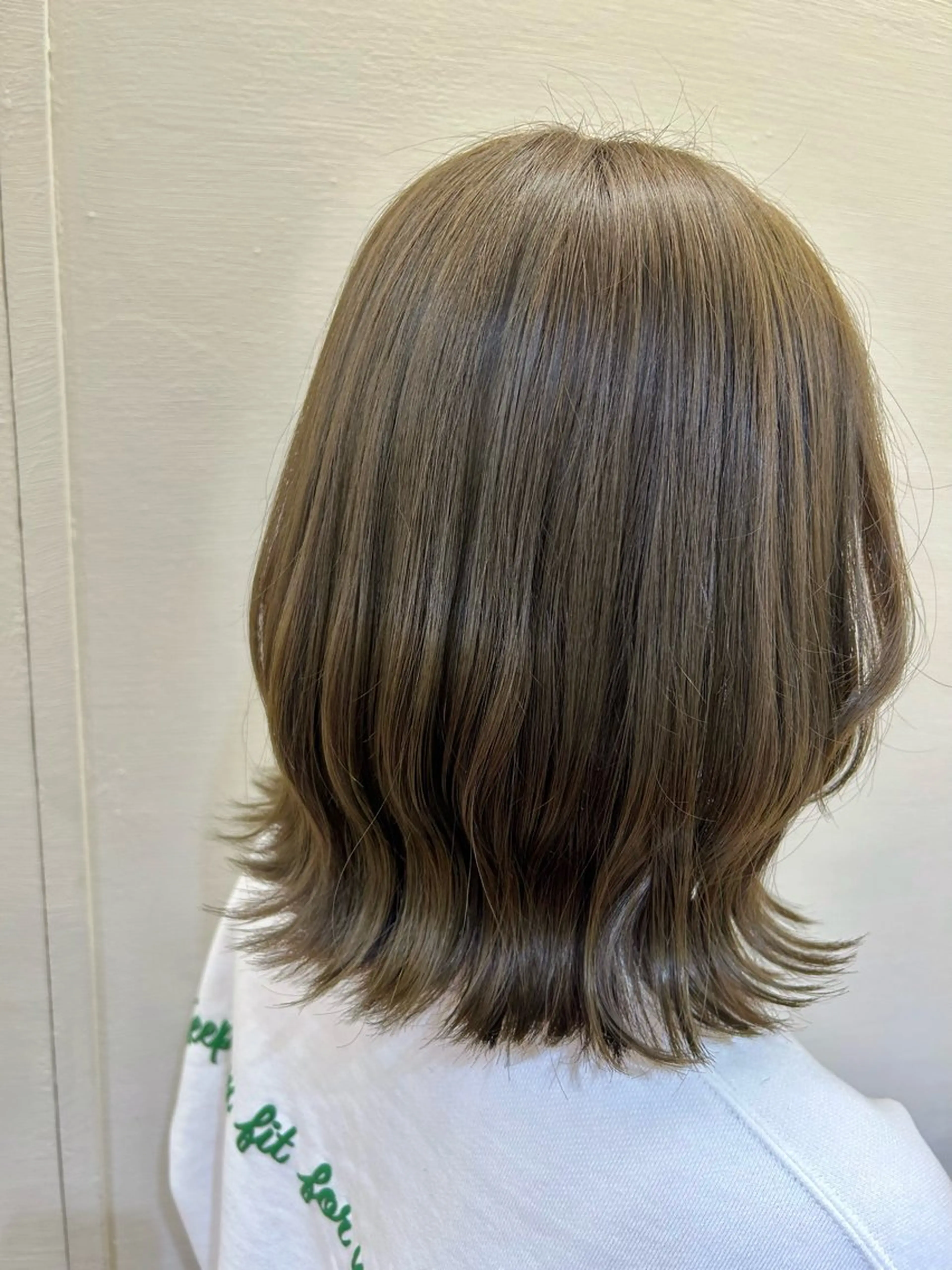 ミディアム カラー ベージュカラー オリーブベージュ bnd_bnd アイのヘアスタイル