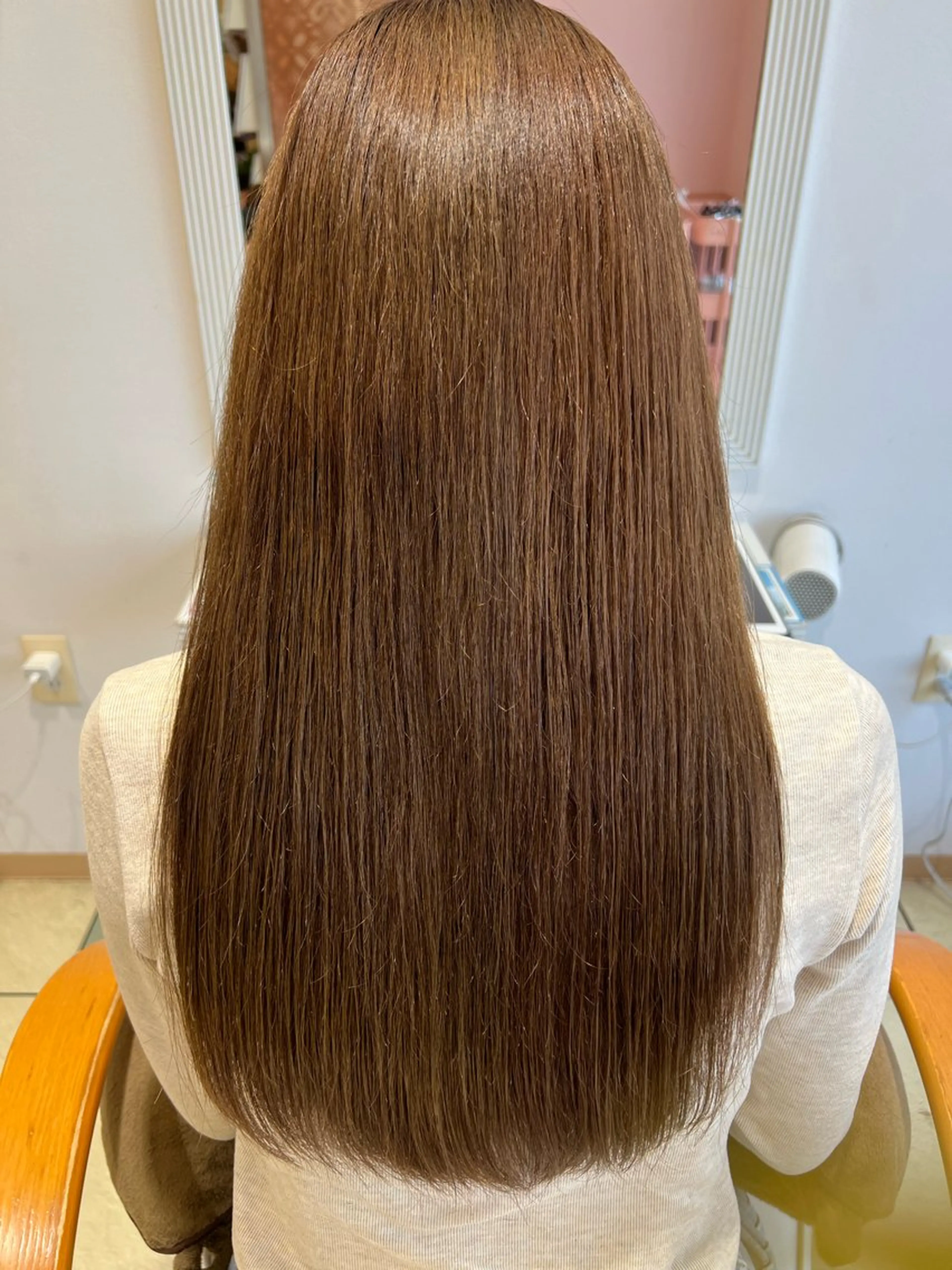 ロング カラー momb 折戸結菜のヘアスタイル