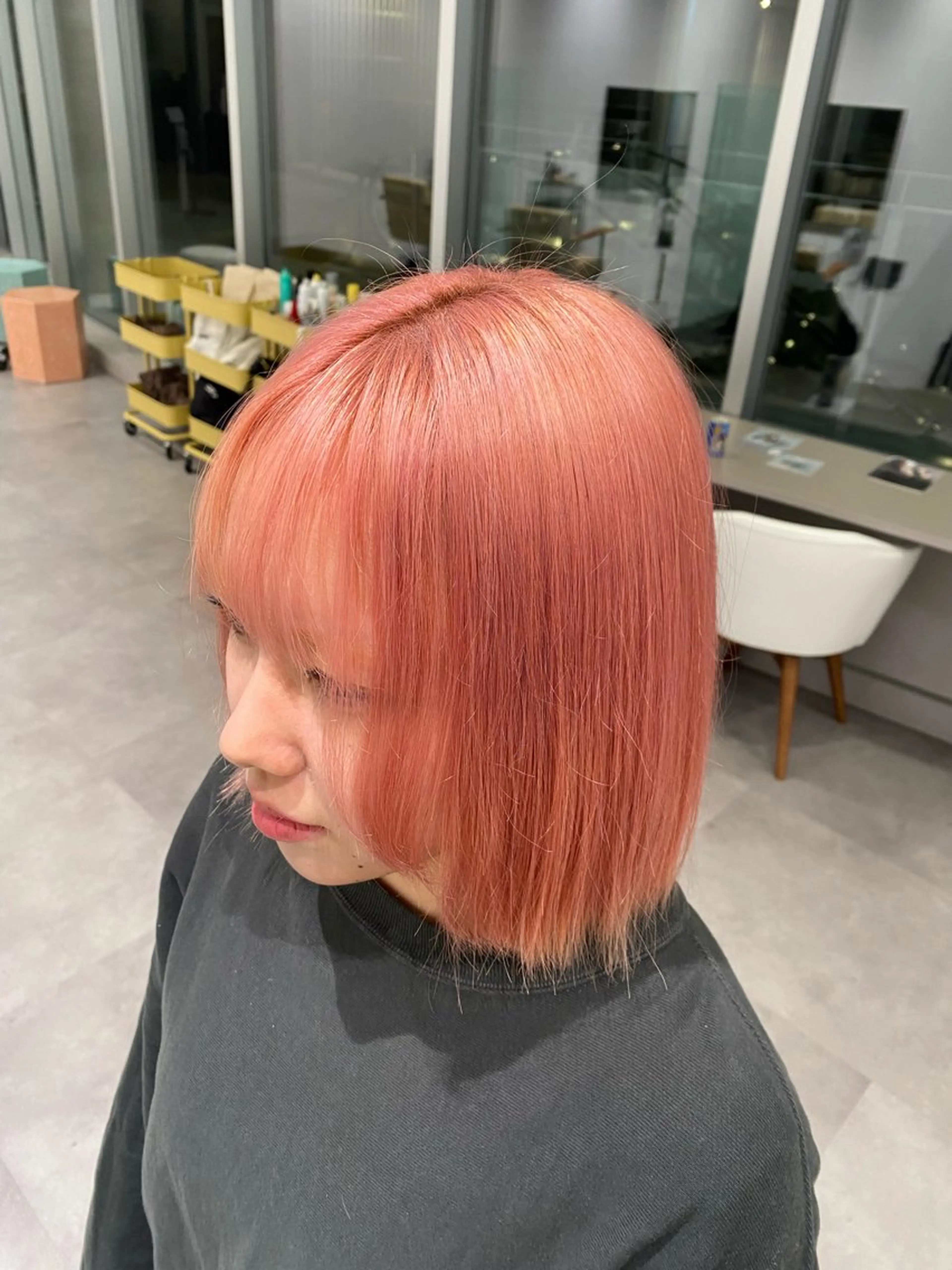 カラー ブリーチ ピンクカラー MINENO🌼 カット⚡️ブリーチのヘアスタイル